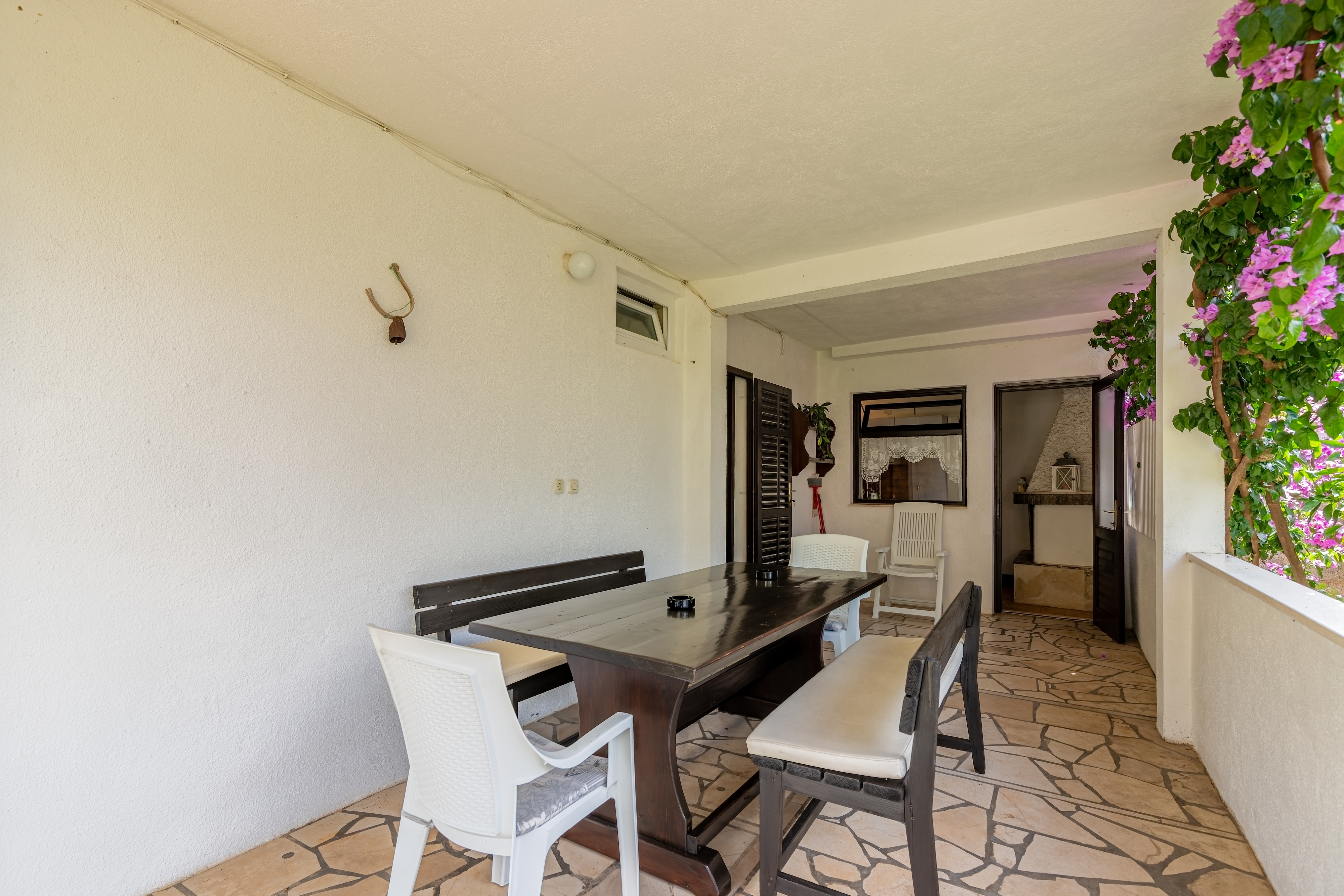 Three bedroom apartment with terrace Povlja, Brač  A-a