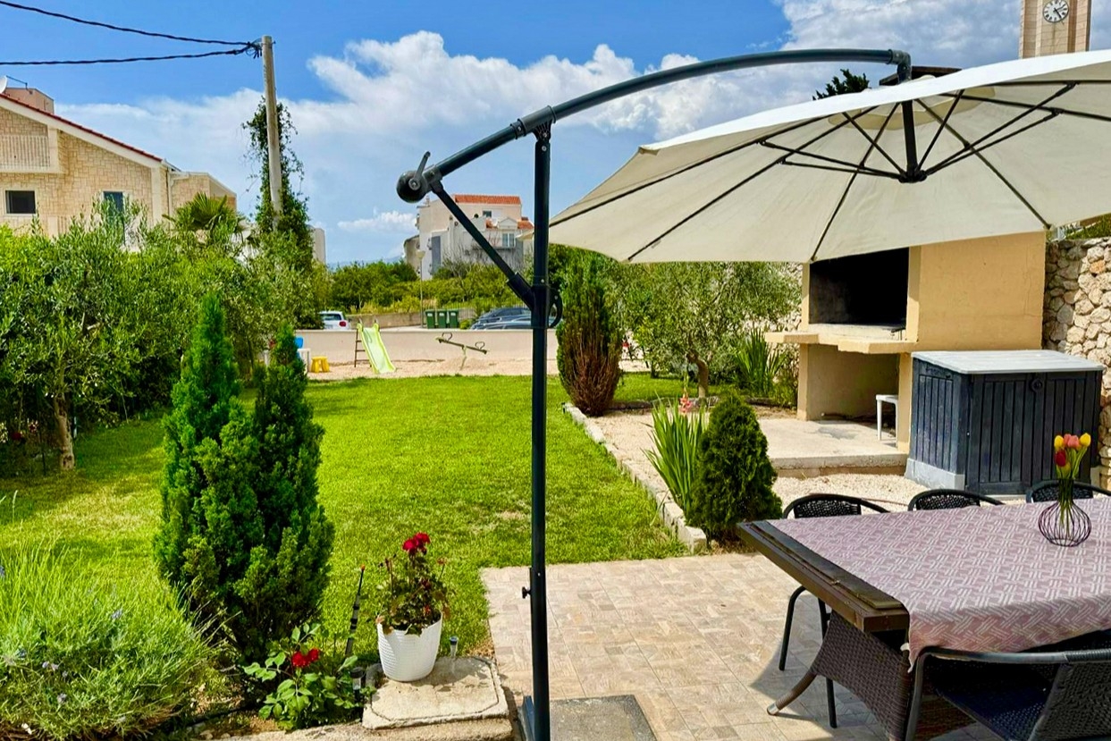 Three bedroom apartment with air-conditioning Podstrana, Split (A-16793-a)