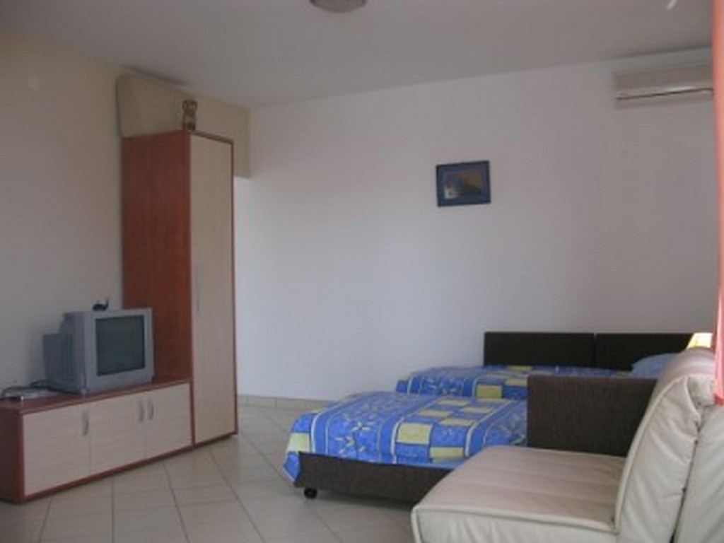 Studio flat with terrace and sea view Barbat, Rab (AS-16816-a)