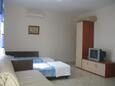 Ložnice Barbat, Ložnice v ubytování typu studio-apartment, s klimatizací, domácí mazlíčci povoleni a WiFi.