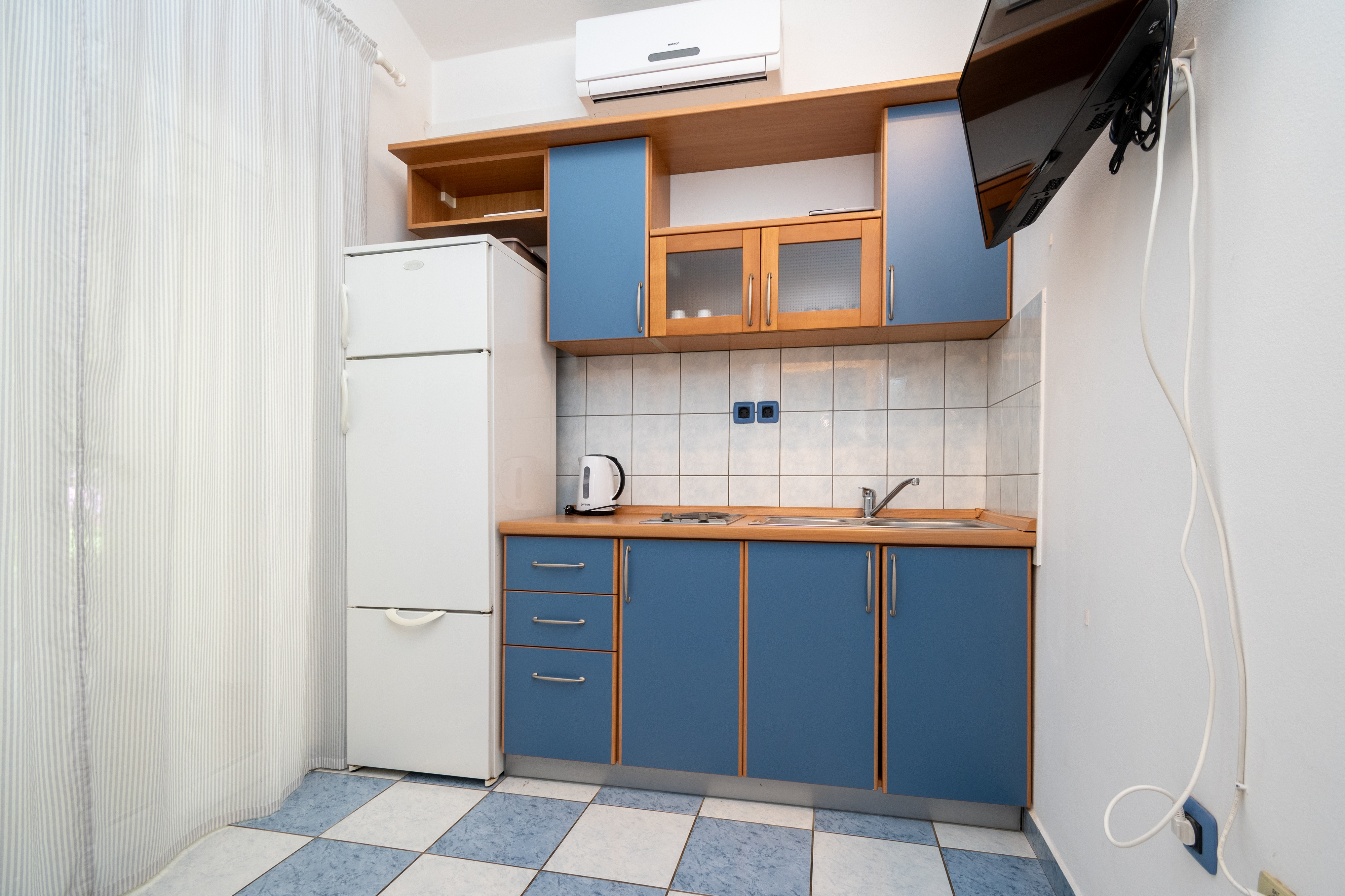 Two bedroom apartment with terrace Mandre, Pag (A-16836-a)