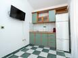 Bucătărie Mandre, Bucătărie în unitate de cazare tip apartment, aer condiționat disponibil, animale de companie sunt acceptate şi WiFi.