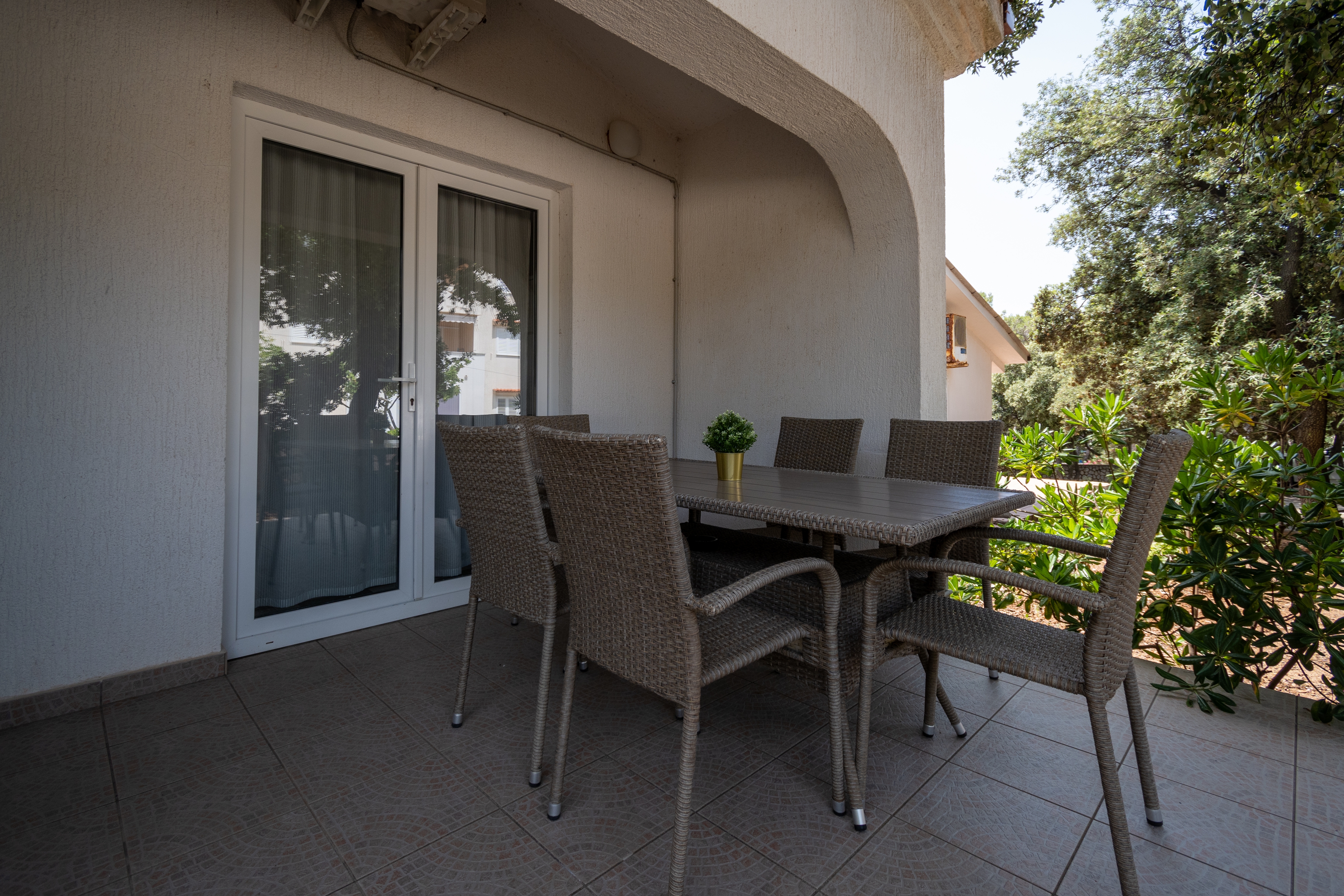 Two bedroom apartment with terrace Mandre, Pag  A-b