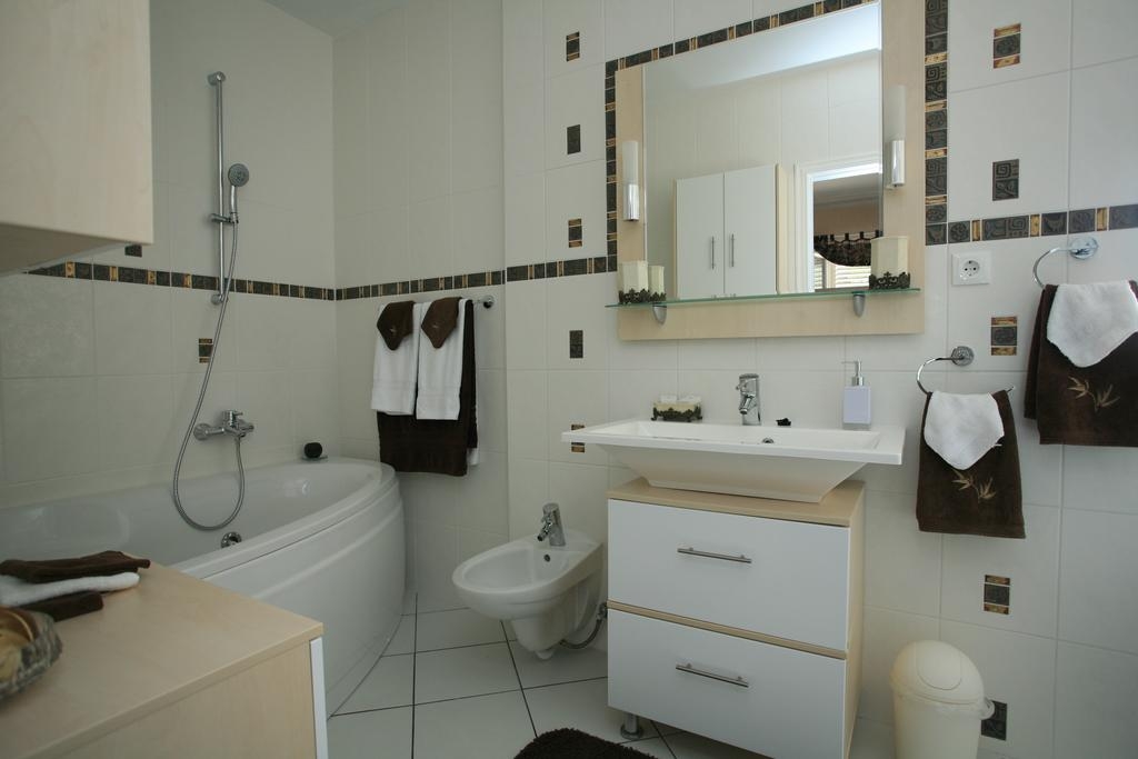 Four bedroom house with terrace and sea view Sumartin, Brač  K