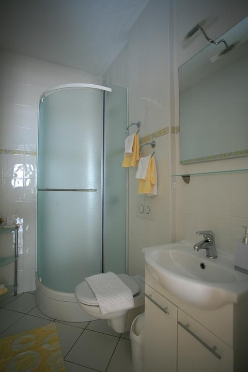 Four bedroom house with terrace and sea view Sumartin, Brač  K