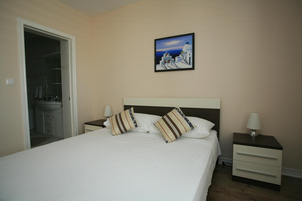 Four bedroom house with terrace and sea view Sumartin, Brač  K