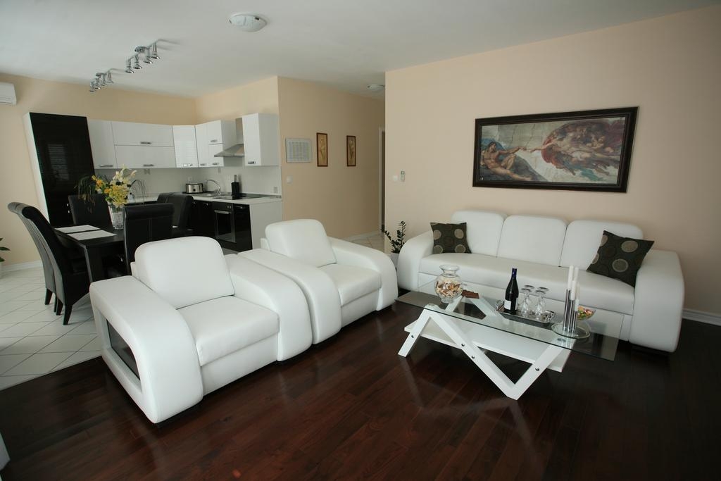 Four-bedroom house with terrace and sea view Sumartin, Brač (K-16842)