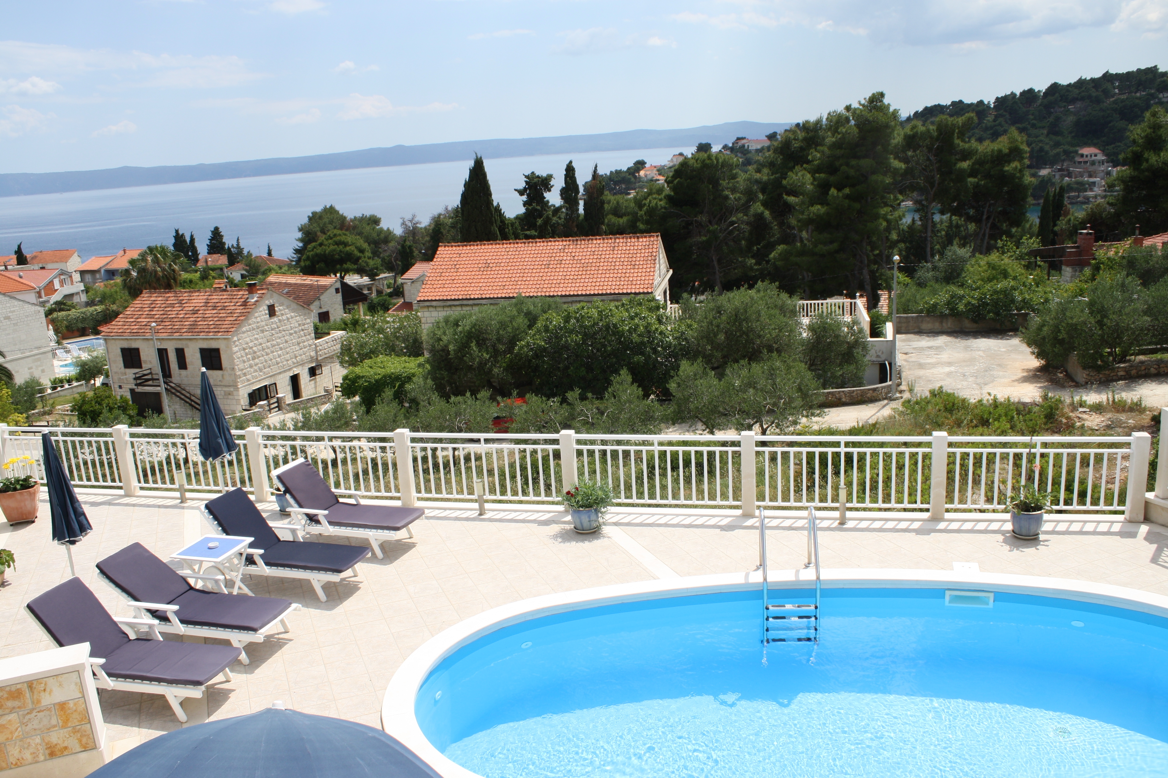 Four bedroom house with terrace and sea view Sumartin, Brač  K