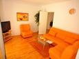 Sutivan, Living room in the apartment, air condition available and WiFi.