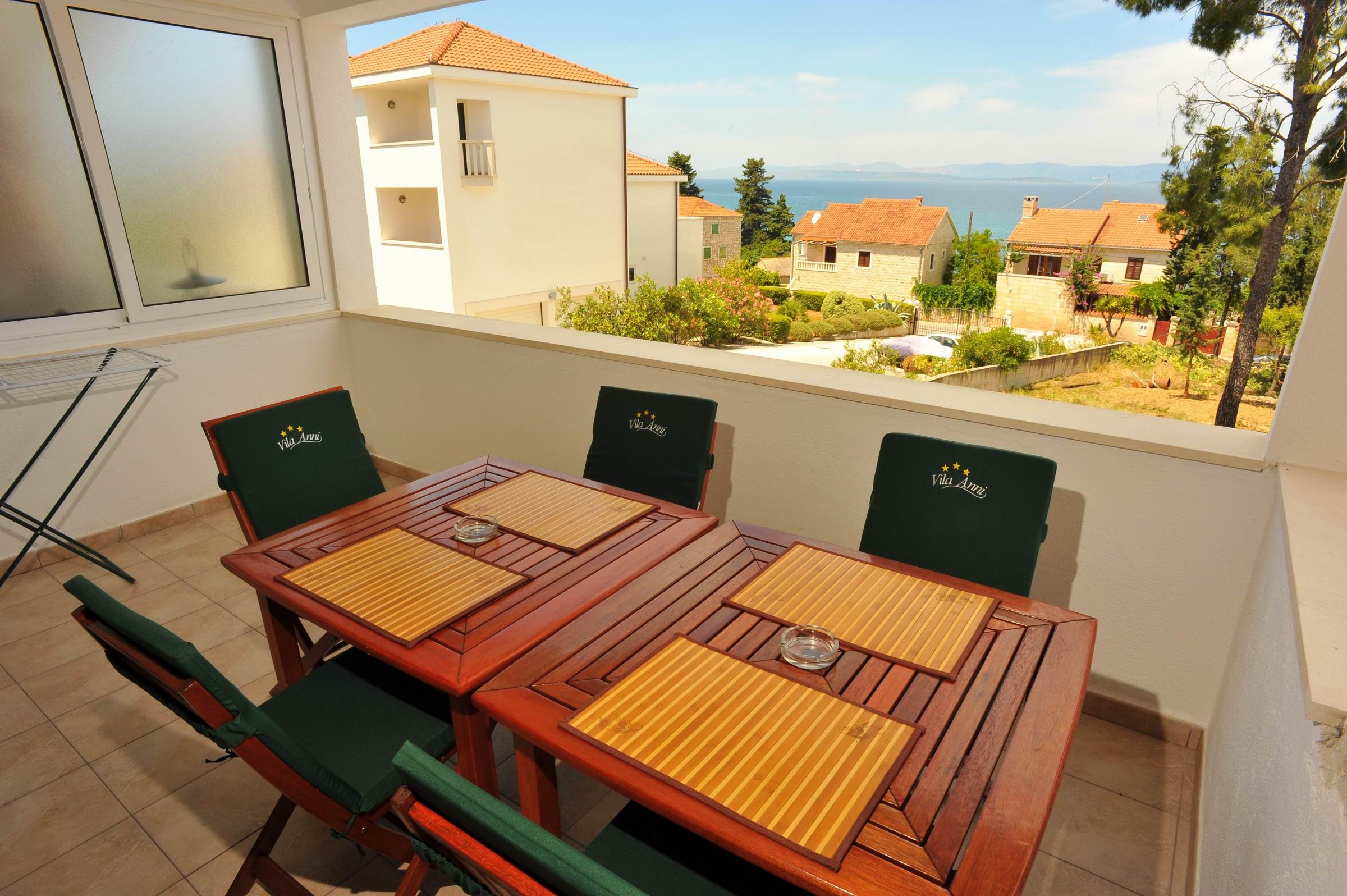 Two bedroom apartment with terrace and sea view Sutivan, Brač  A-a