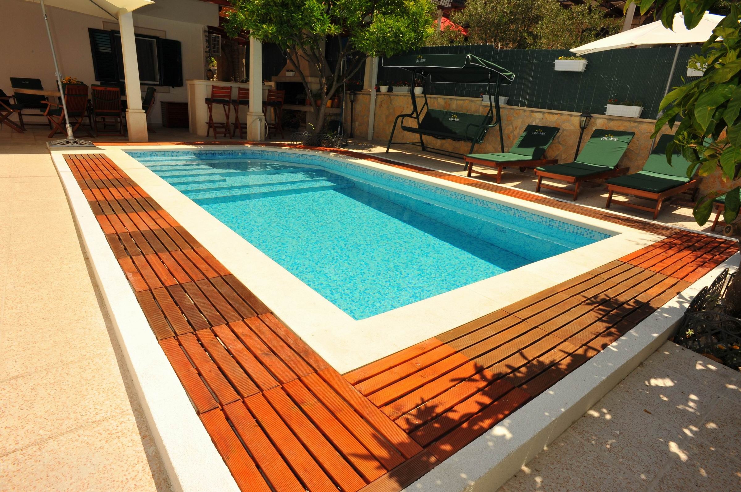 Studio flat with terrace Sutivan, Brač (AS-16846-b)