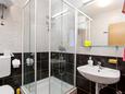 Ванная комната Duće, Ванная комната в размещении типа studio-apartment, Домашние животные допускаются и WiFi.