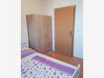 Orebić, Bedroom 1 in the apartment, (pet friendly) and WiFi.