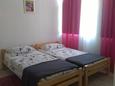 Dormitor Šibenik, Dormitor în unitate de cazare tip studio-apartment, aer condiționat disponibil şi WiFi.