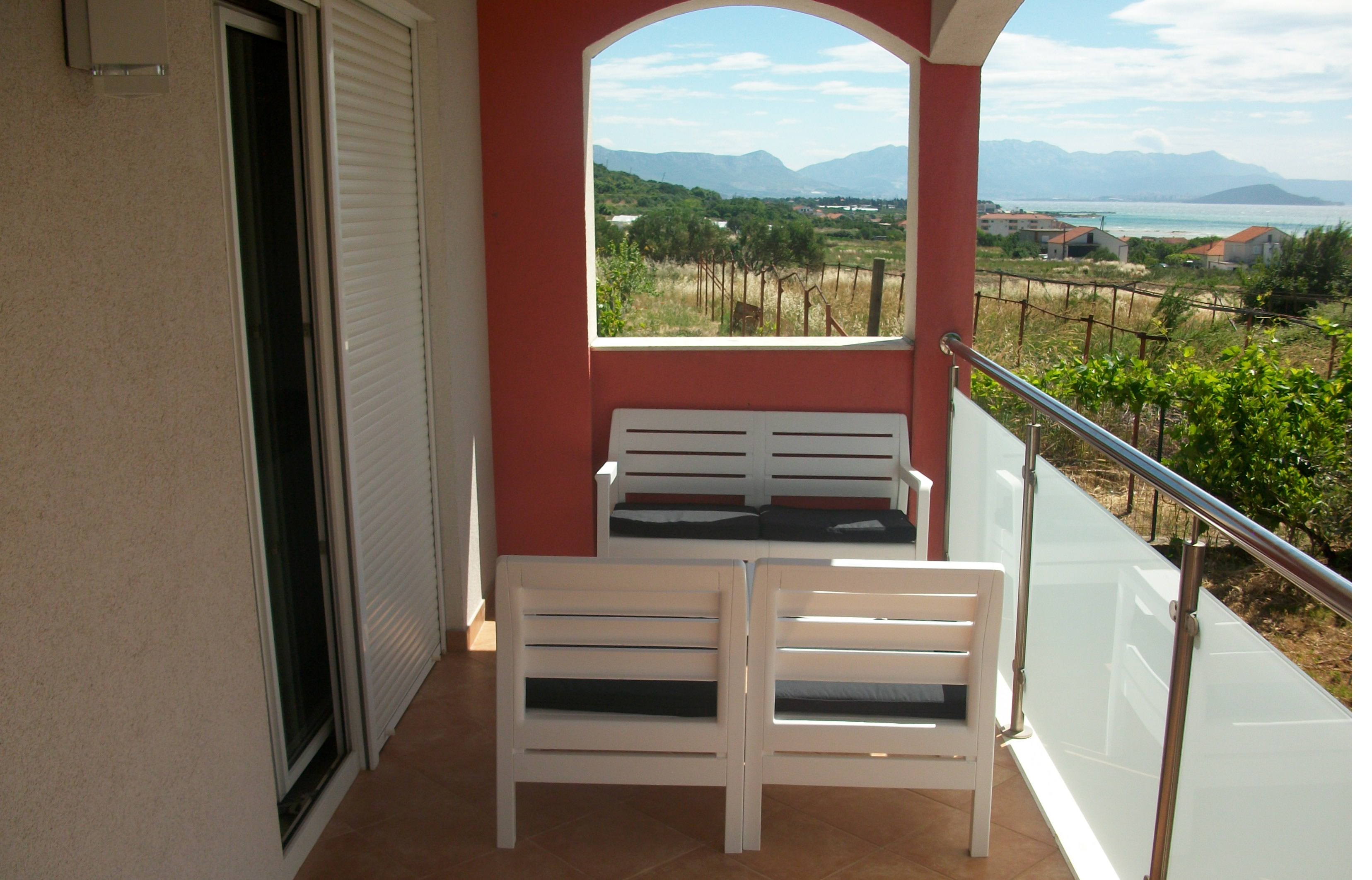 Two bedroom apartment with balcony and sea view Trogir  A-a