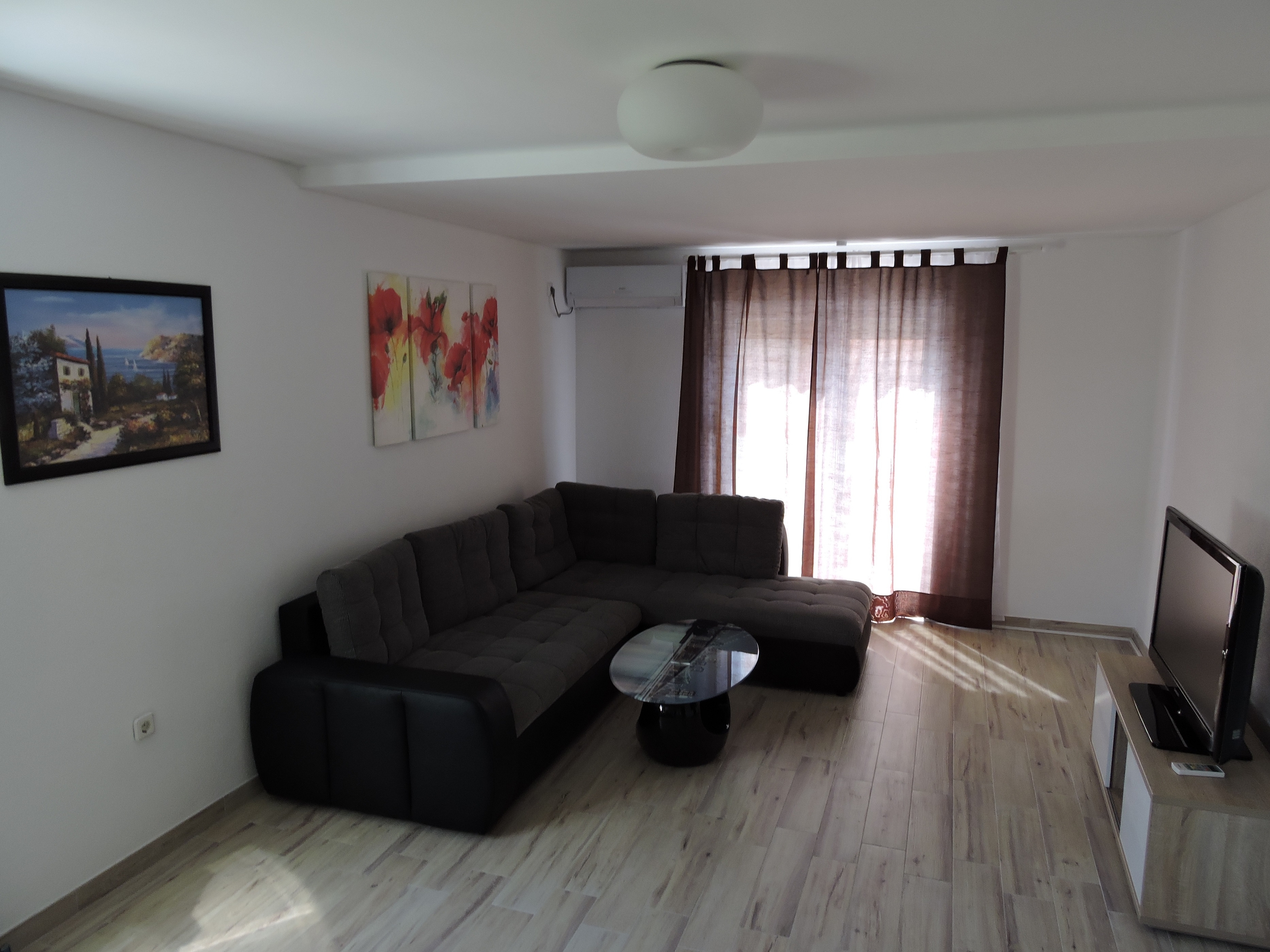 Two bedroom apartment with balcony and sea view Trogir (A-16898-b) Two bedroom apartment with balcony and sea view Trogir (A-16898-b)