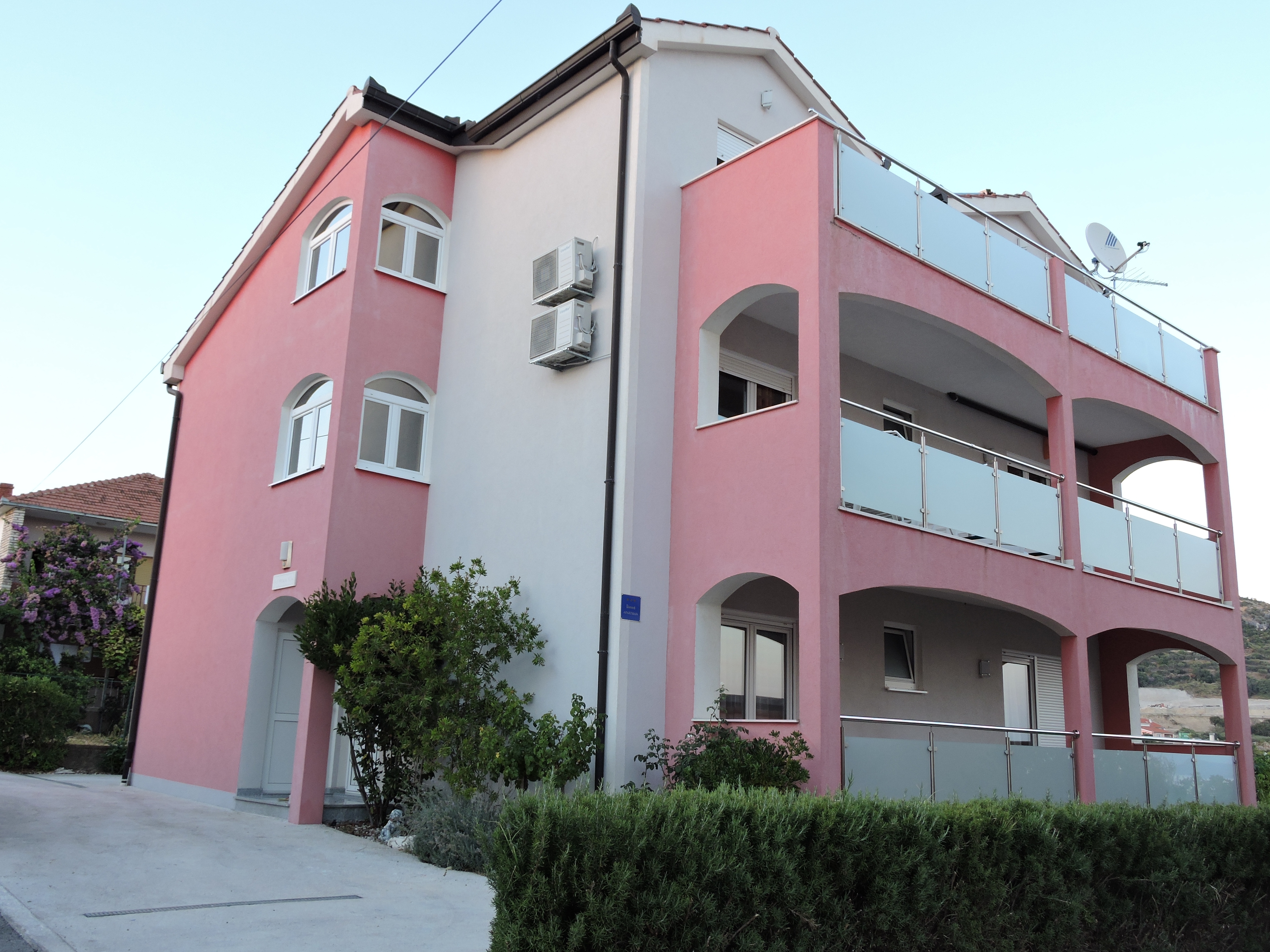 Two bedroom apartment with balcony and sea view Trogir (A-16898-a)
