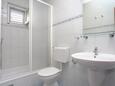 Salle de bain 2 Tučepi, Salle de bain 2 dans l’hébergement en type apartment, WiFi.