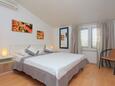 Ložnice 2 Tučepi, Ložnice 2 v ubytování typu apartment, s klimatizací a WiFi.