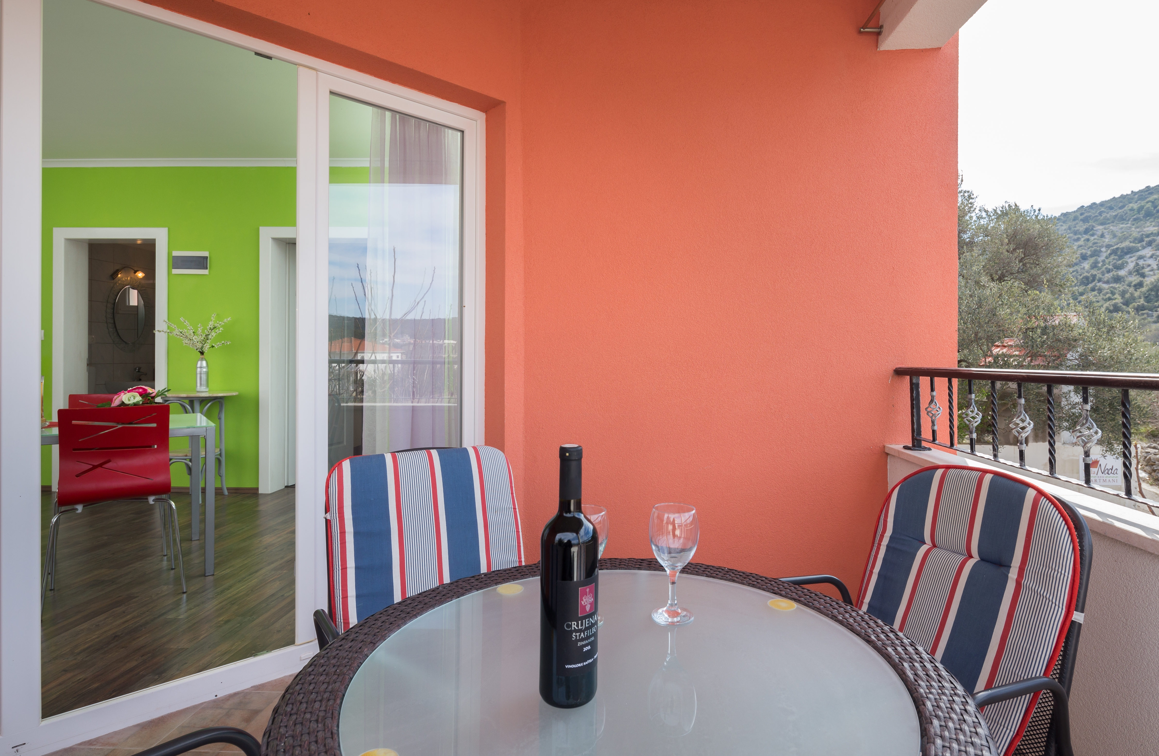 One bedroom apartment with terrace and sea view Vinišće, Trogir  A-a