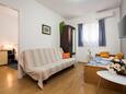 Vinišće, Living room in the apartment, air condition available, (pet friendly) and WiFi.