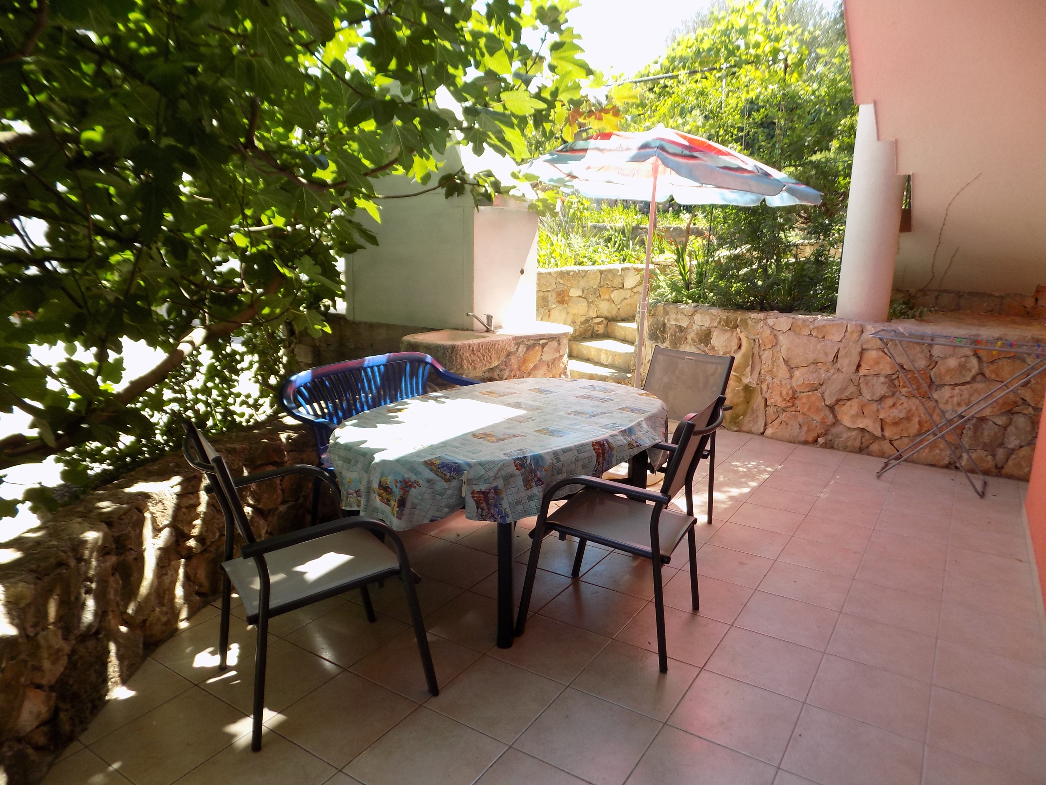 One bedroom apartment with terrace Vinišće, Trogir (A-16928-b)