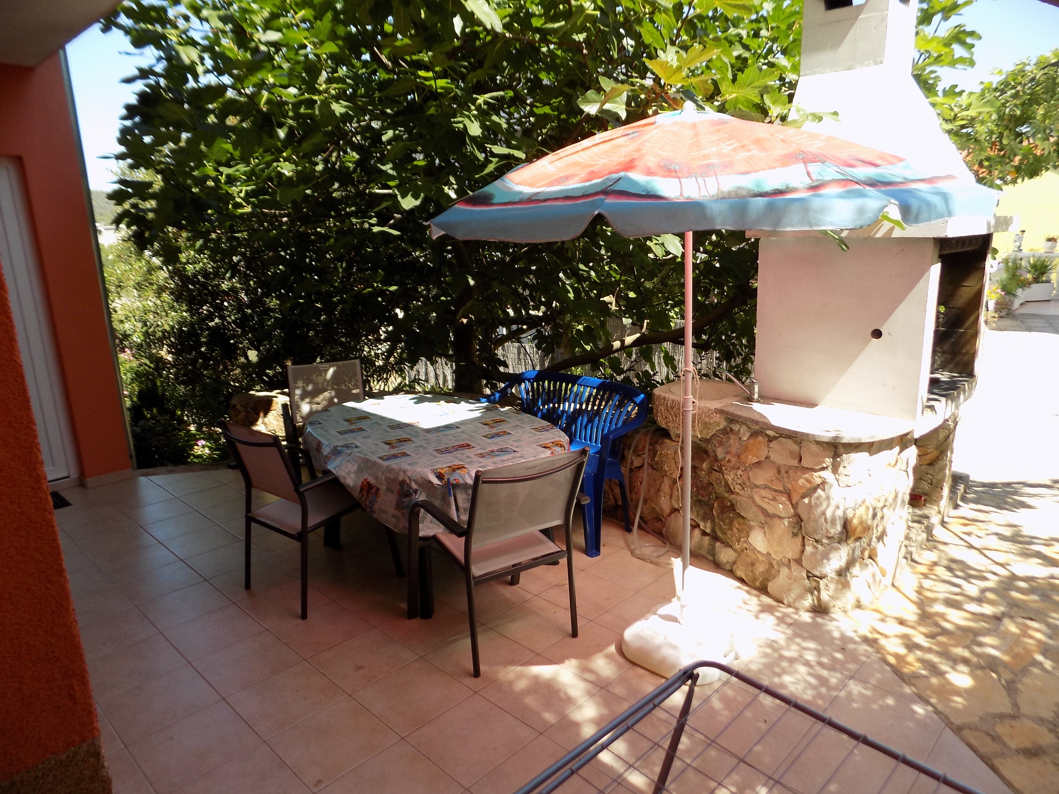 One bedroom apartment with terrace Vinišće, Trogir  A-b