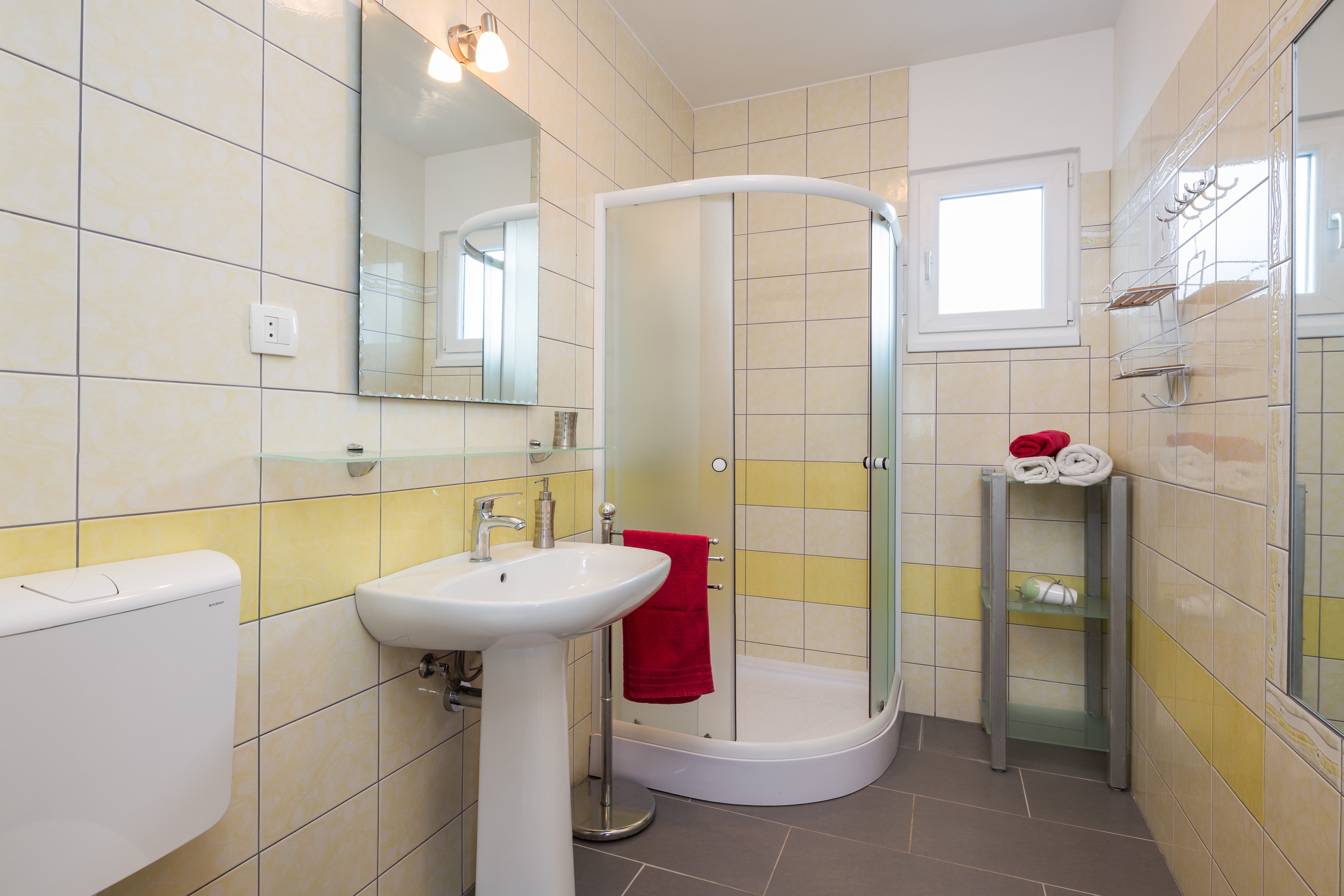 Two bedroom apartment with terrace and sea view Vinišće, Trogir  A-c