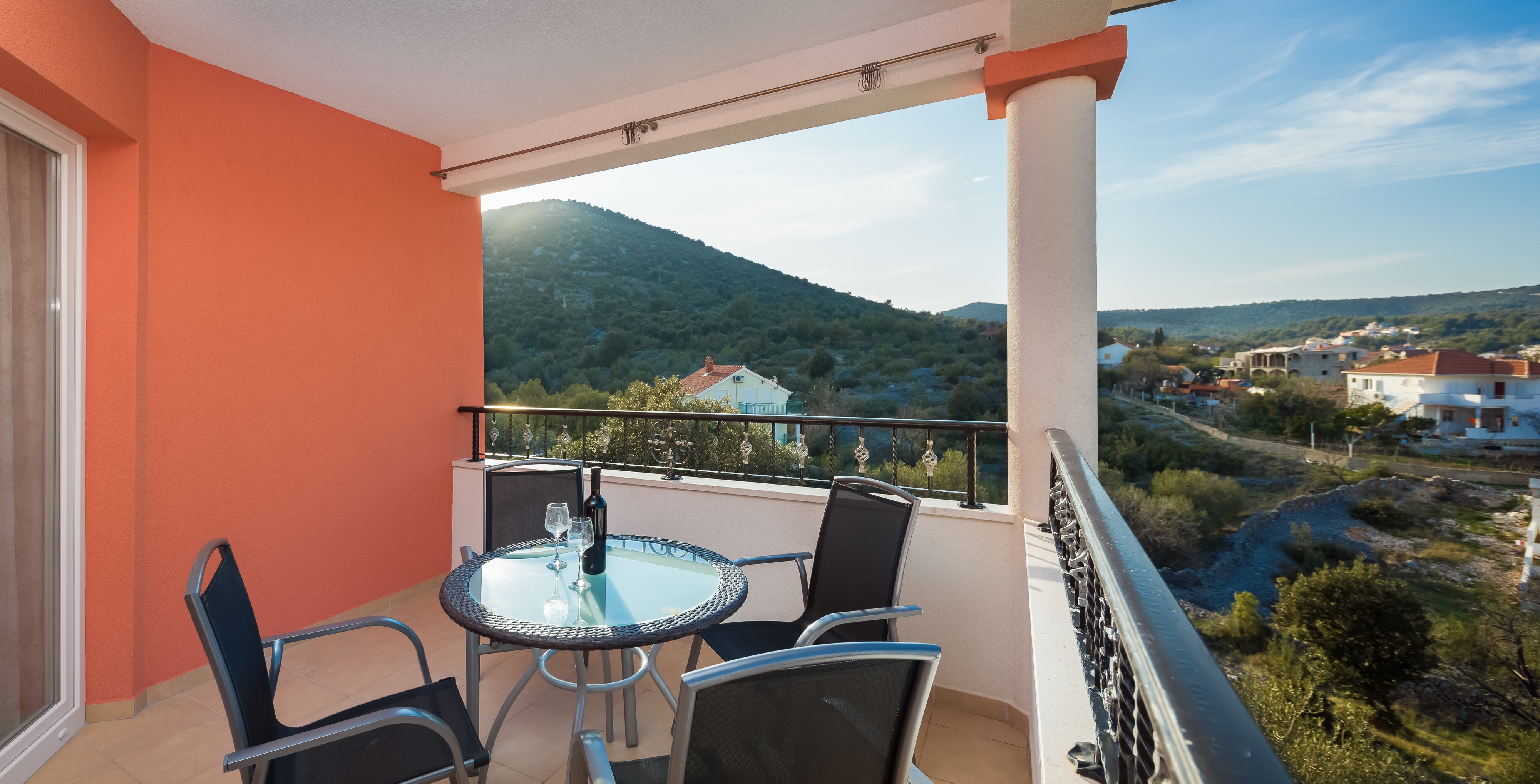 Two bedroom apartment with terrace and sea view Vinišće, Trogir  A-c