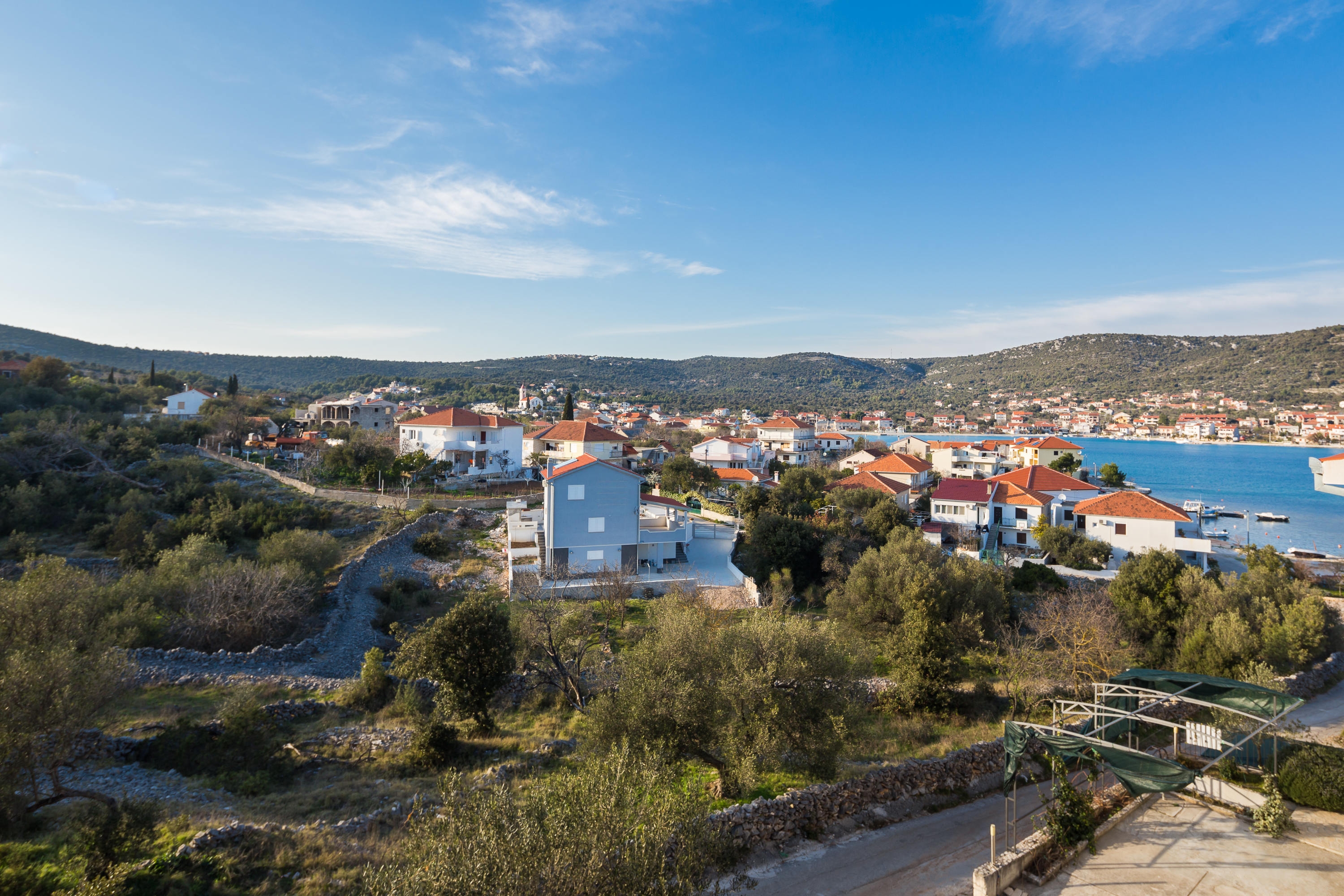 Two bedroom apartment with terrace and sea view Vinišće, Trogir  A-c