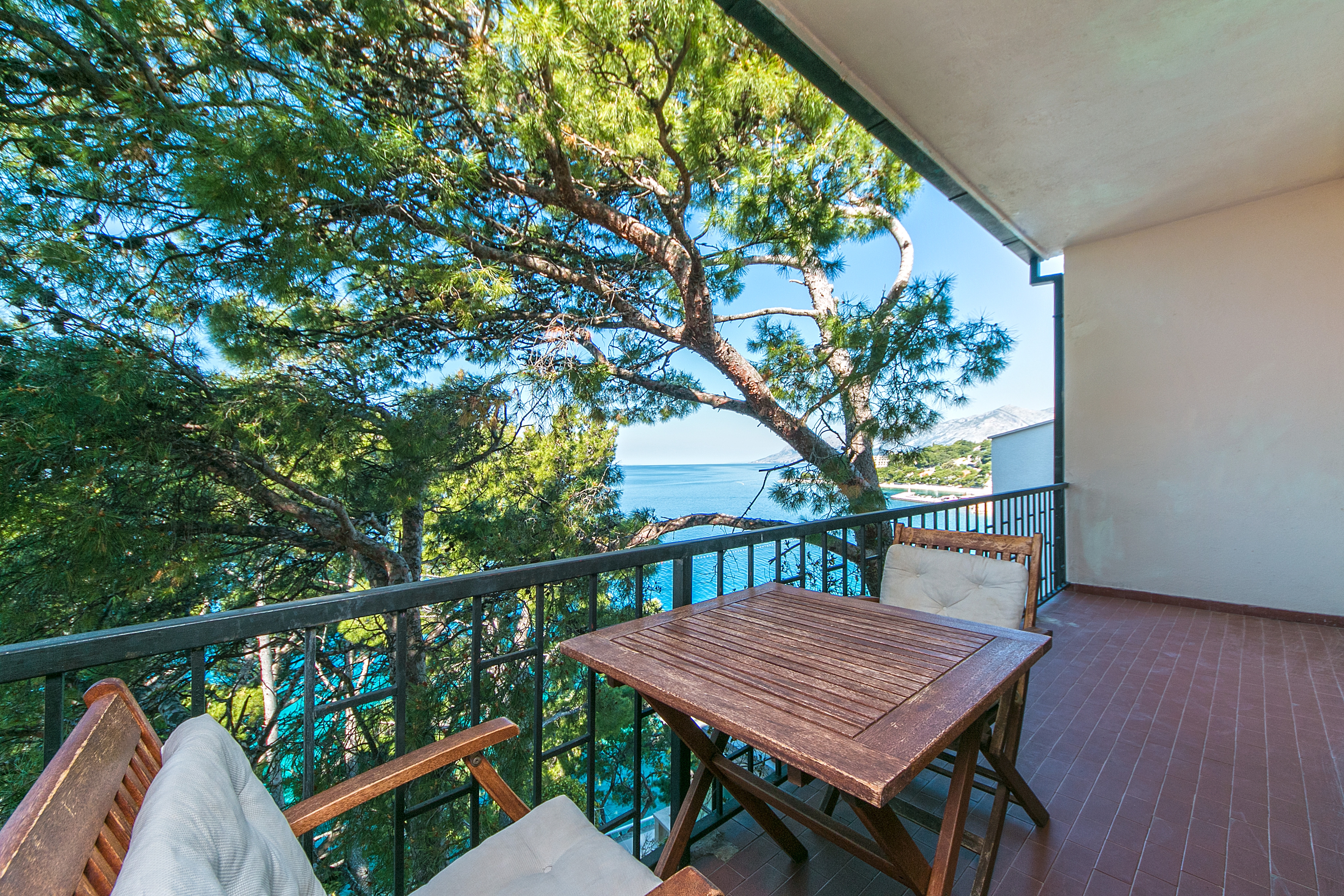 Two bedroom apartment near beach Brela, Makarska  A-a
