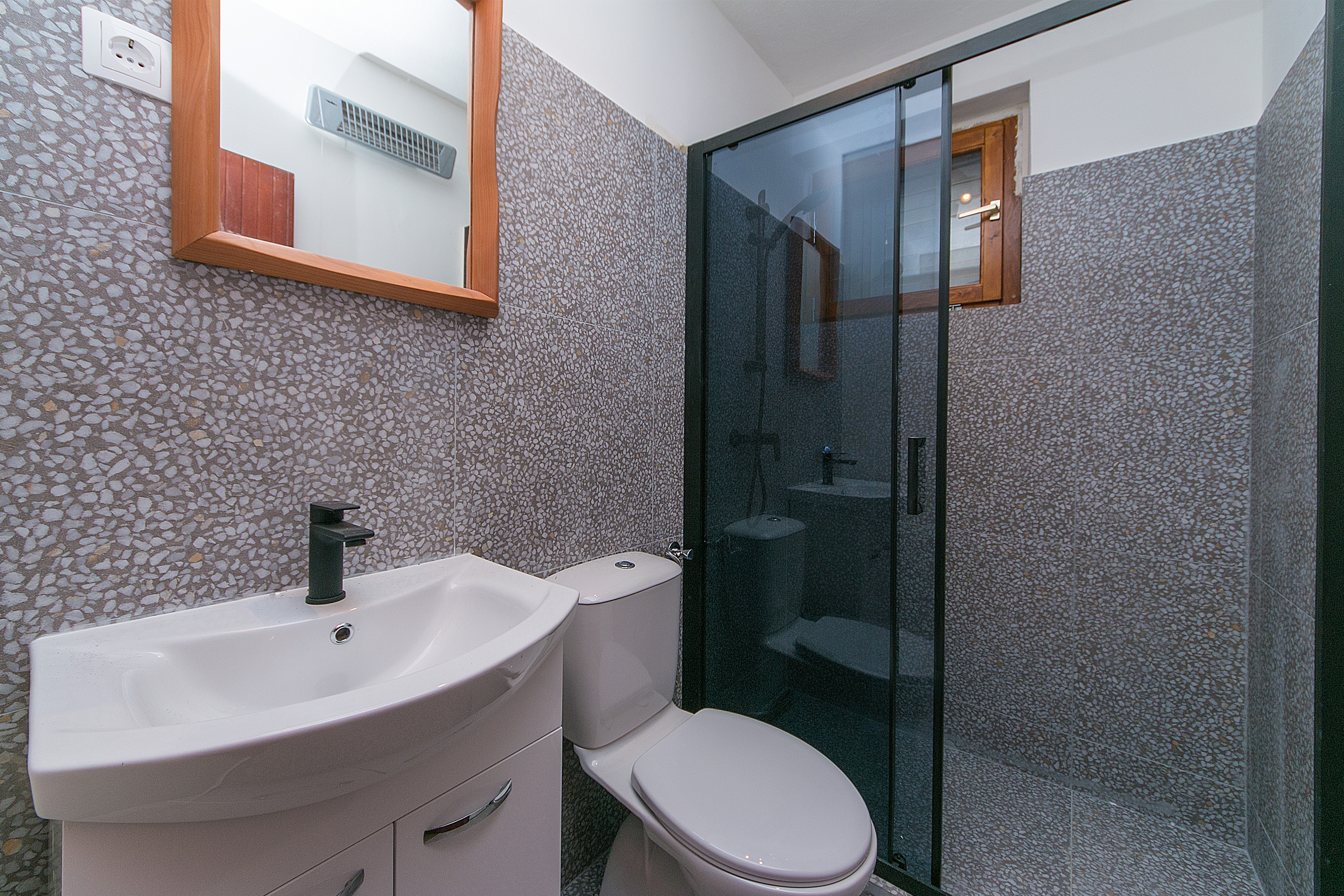 Two bedroom apartment near beach Brela, Makarska  A-a