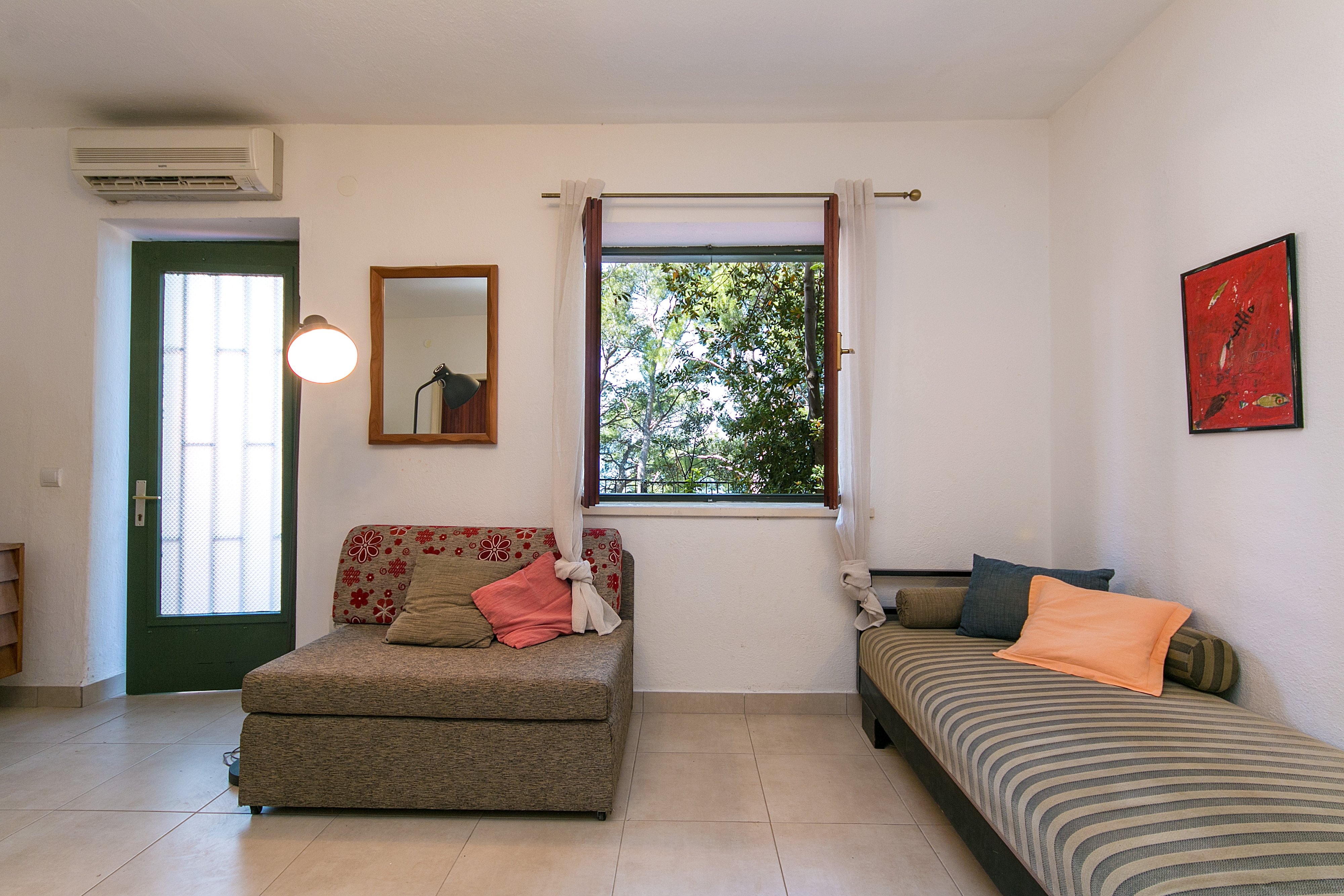 One bedroom apartment near beach Brela (Makarska) (A-16950-b)