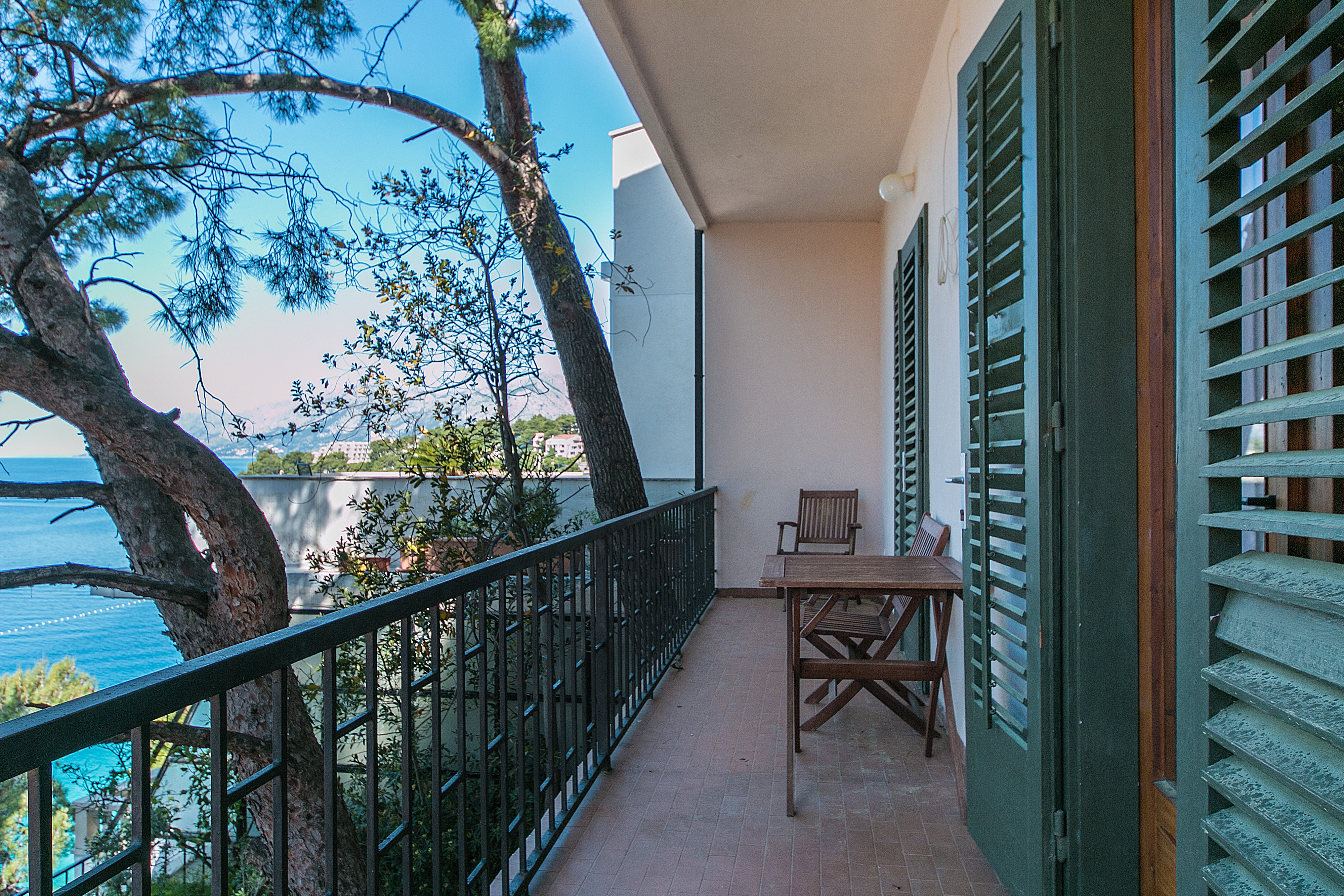 Two bedroom apartment near beach Brela, Makarska  A-c