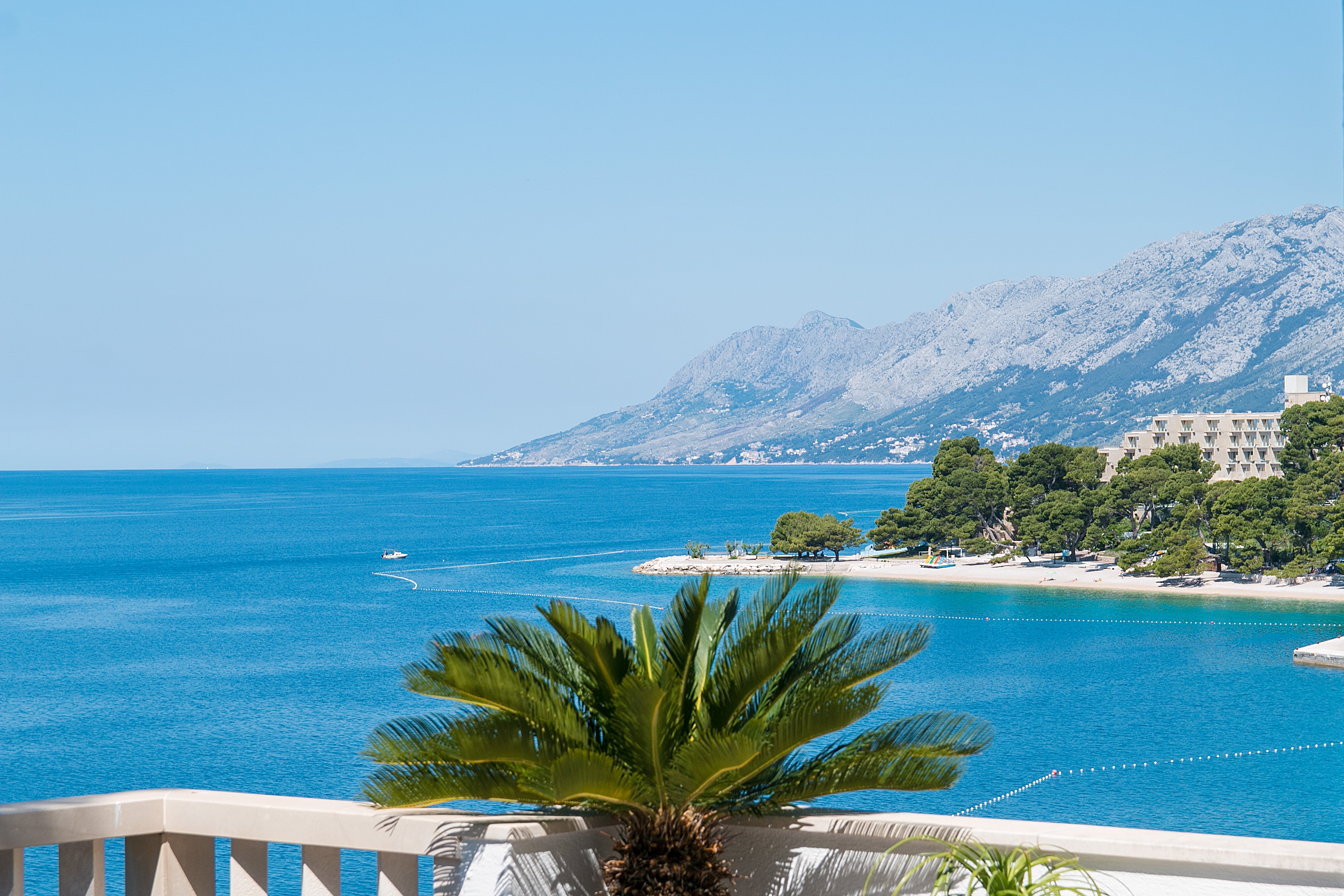 Two bedroom apartment near beach Brela, Makarska  A-c