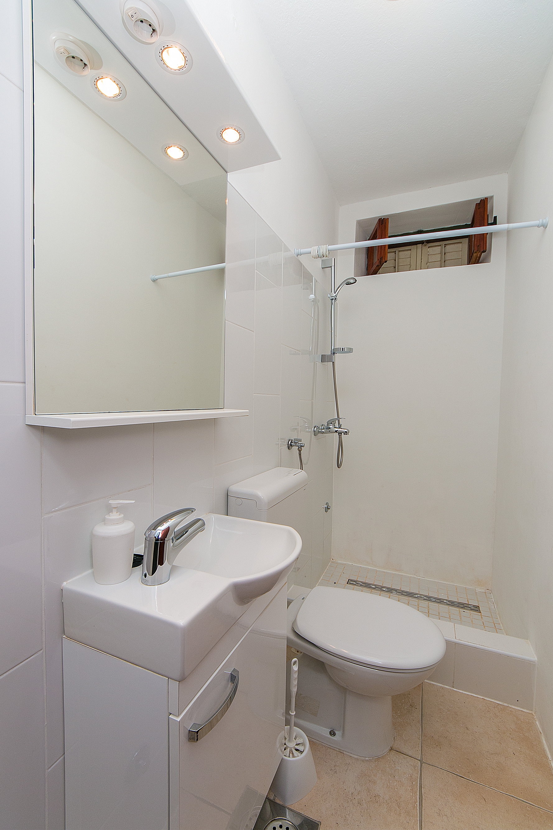 Two bedroom apartment near beach Brela, Makarska  A-c