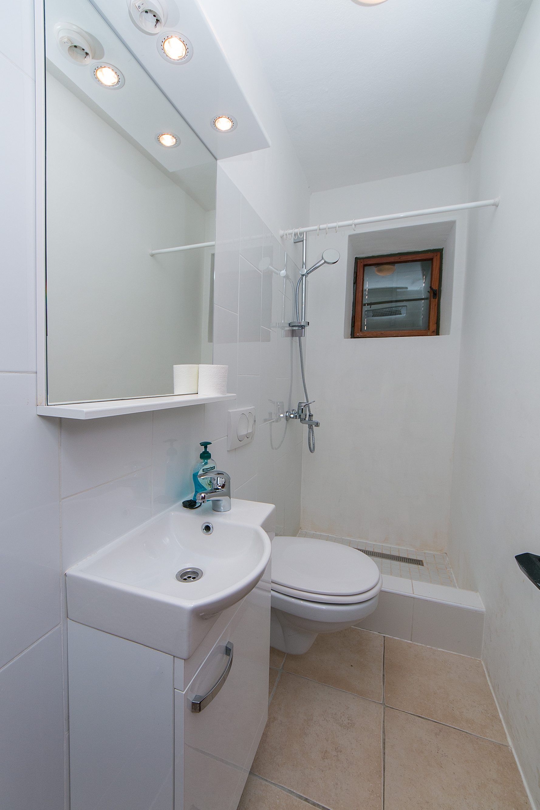 Two bedroom apartment near beach Brela, Makarska  A-c