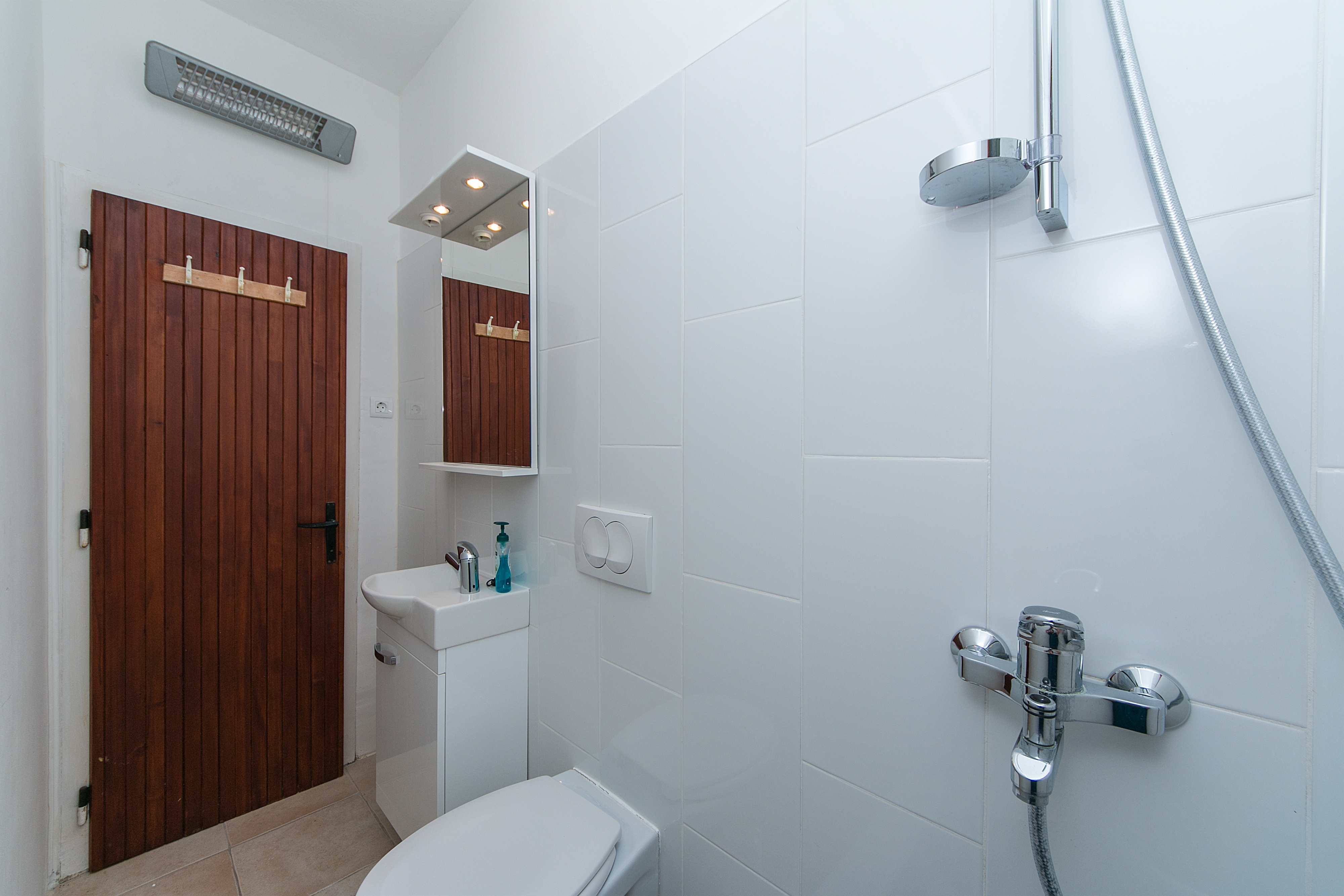 Two bedroom apartment near beach Brela, Makarska  A-c