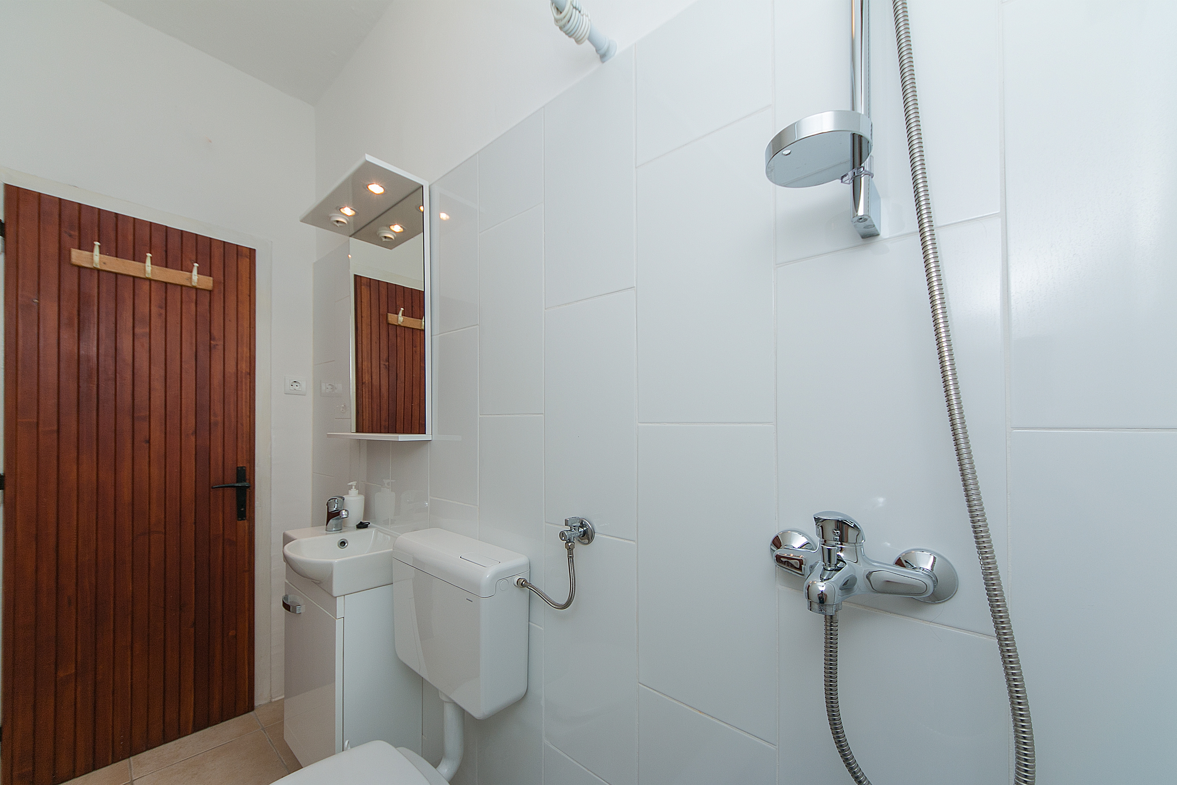 Two bedroom apartment near beach Brela, Makarska  A-c