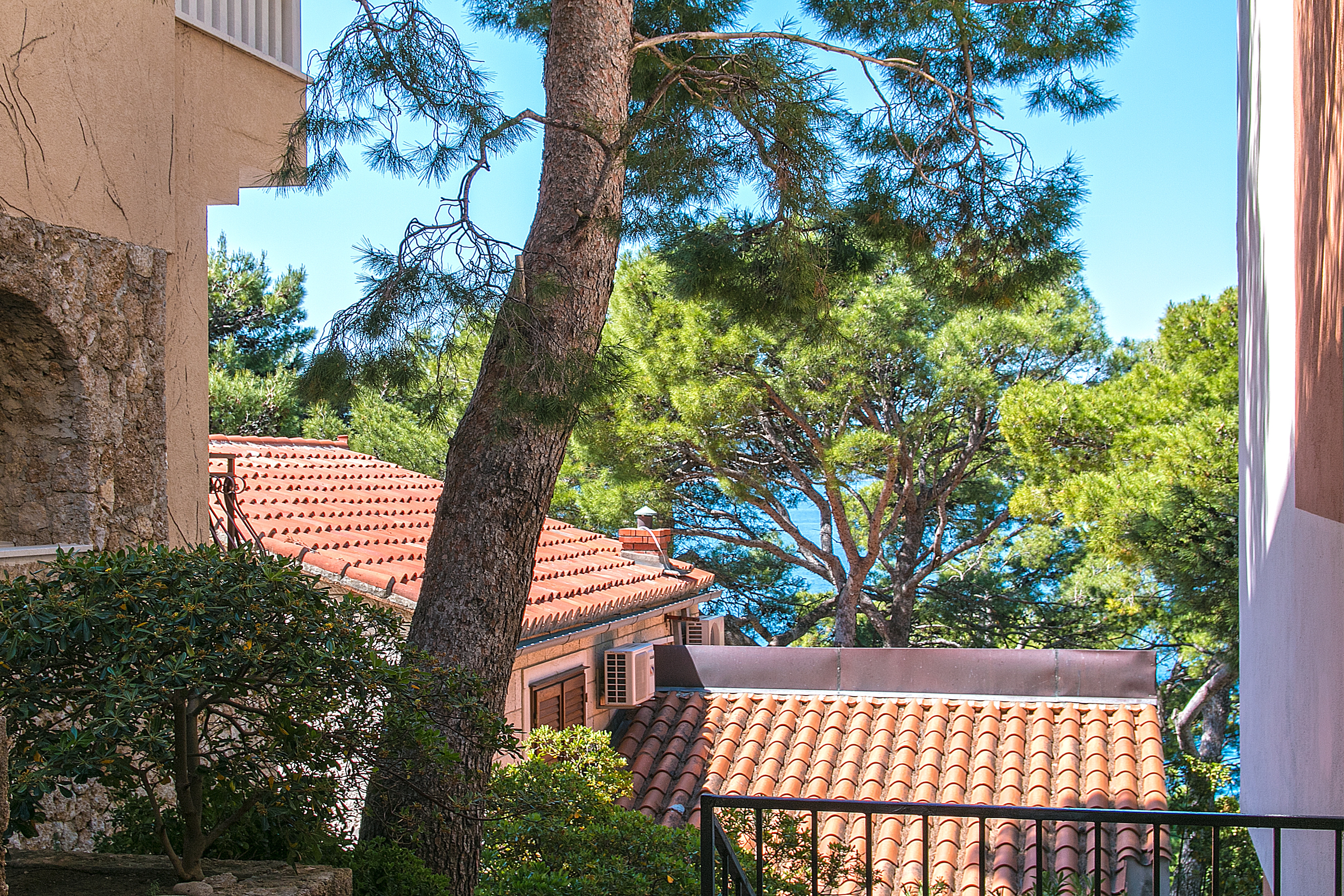 One bedroom apartment near beach Brela, Makarska  A-d