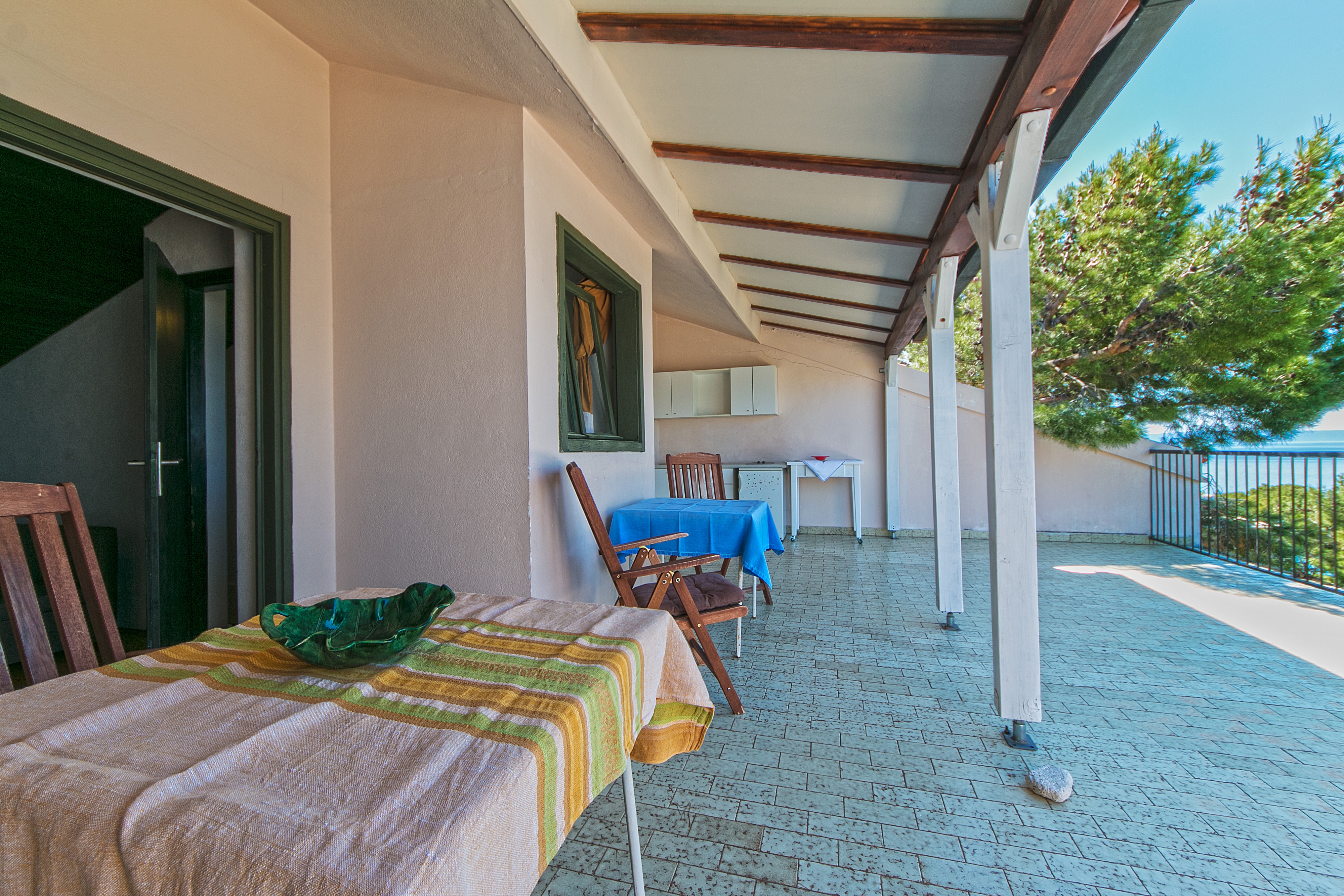 One bedroom apartment near beach Brela, Makarska  A-e