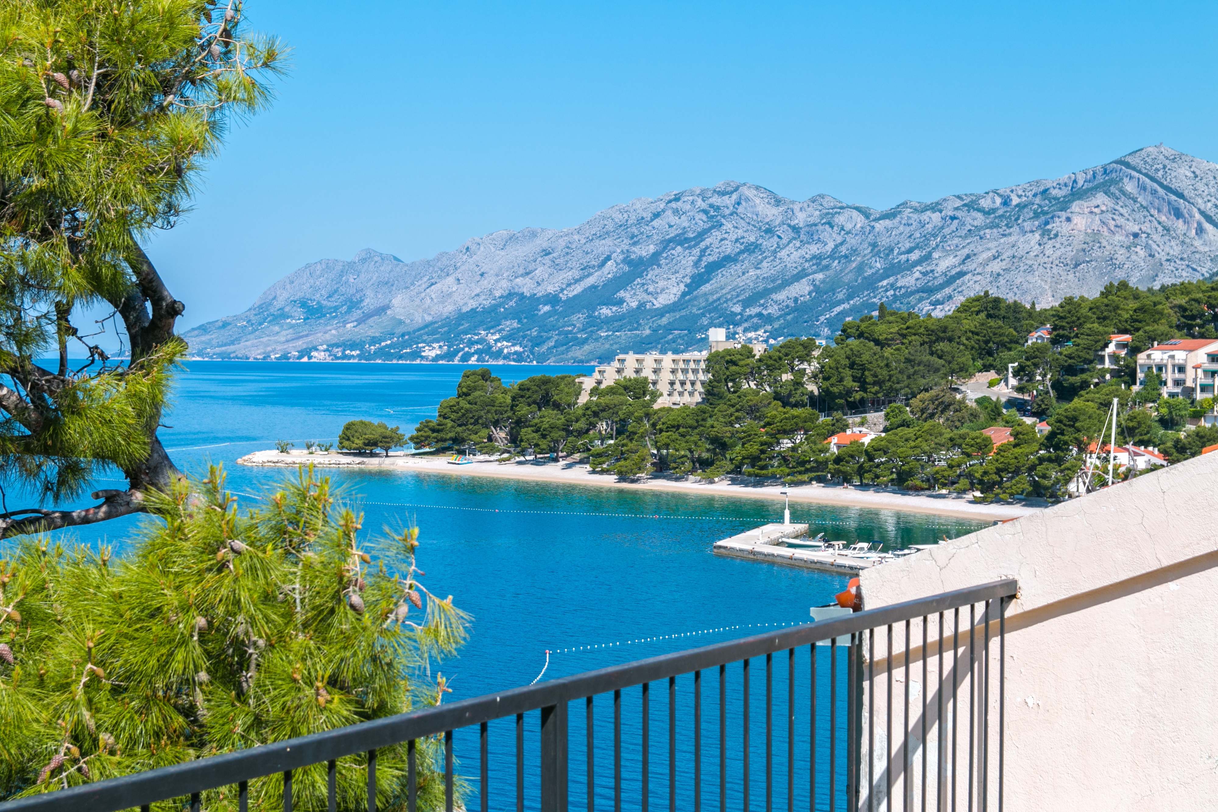 One bedroom apartment near beach Brela, Makarska  A-e