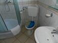 Koupelna Sveti Vid, Koupelna v ubytování typu studio-apartment, domácí mazlíčci povoleni a WiFi.