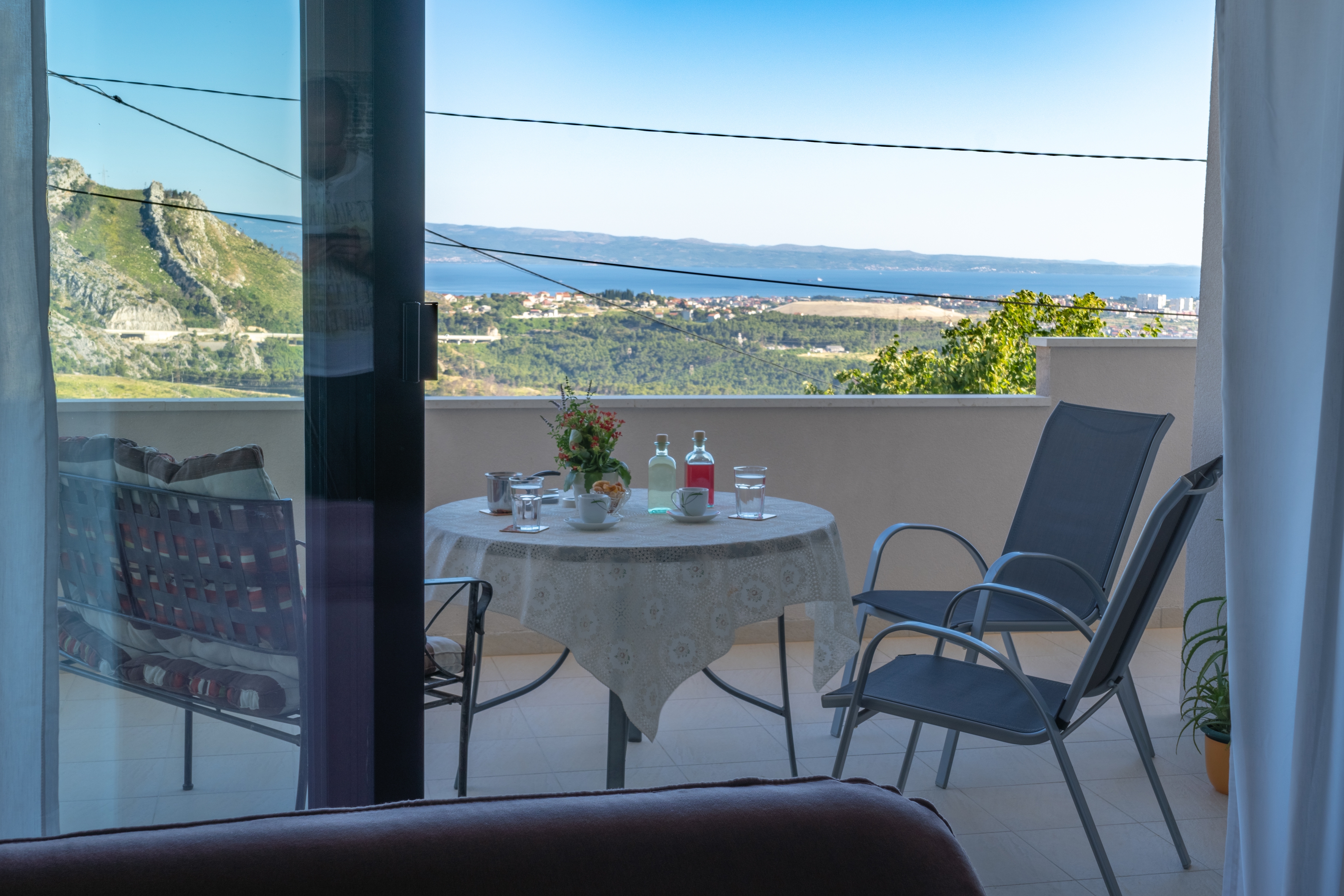 Three bedroom apartment with terrace and sea view Klis, Split  A-a