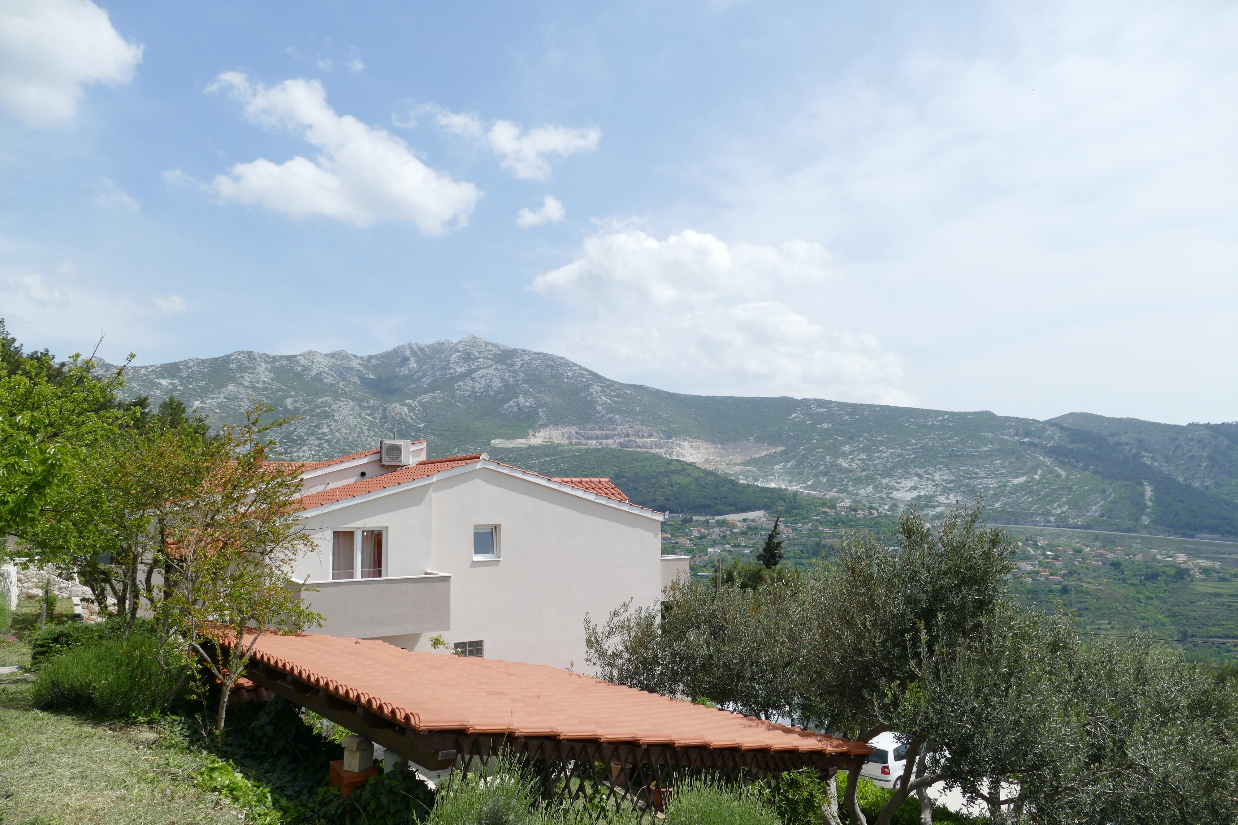 Three bedroom apartment with terrace and sea view Klis, Split  A-a
