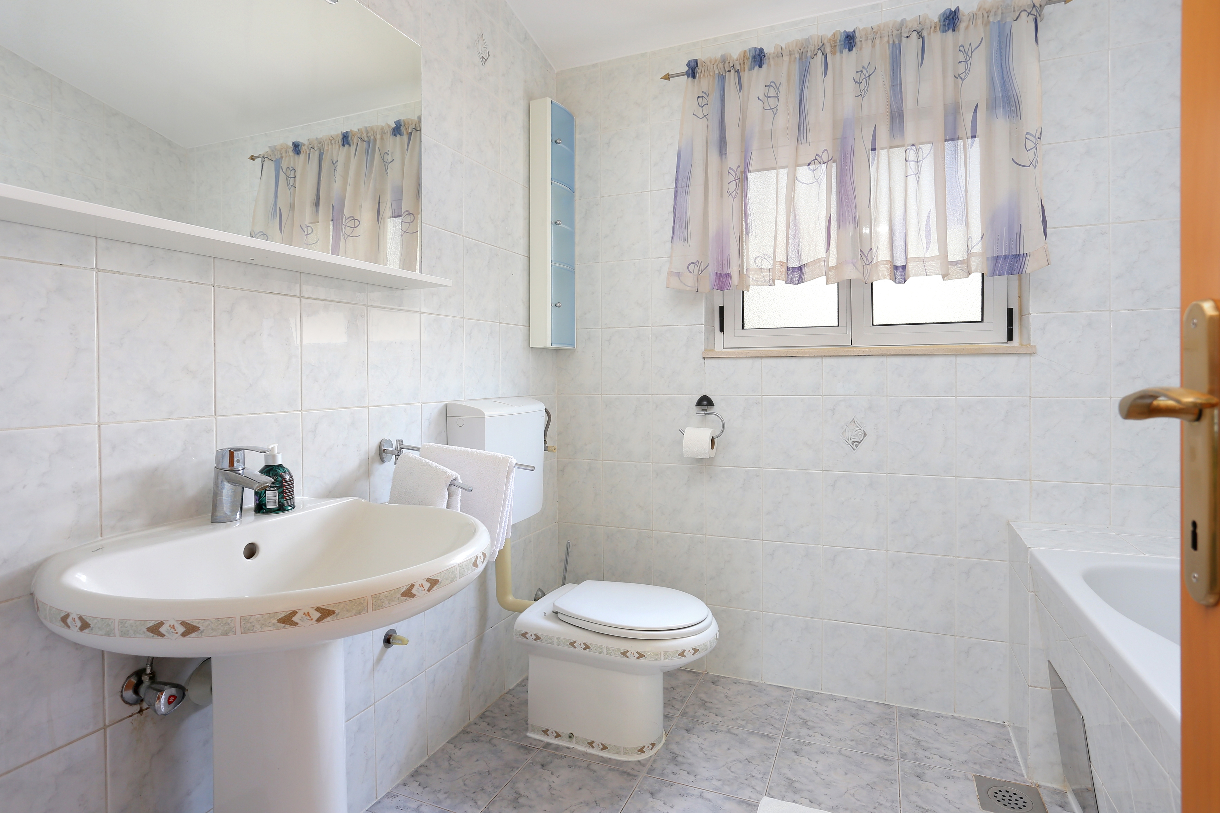 Three bedroom apartment near beach Poljica, Trogir  A-a