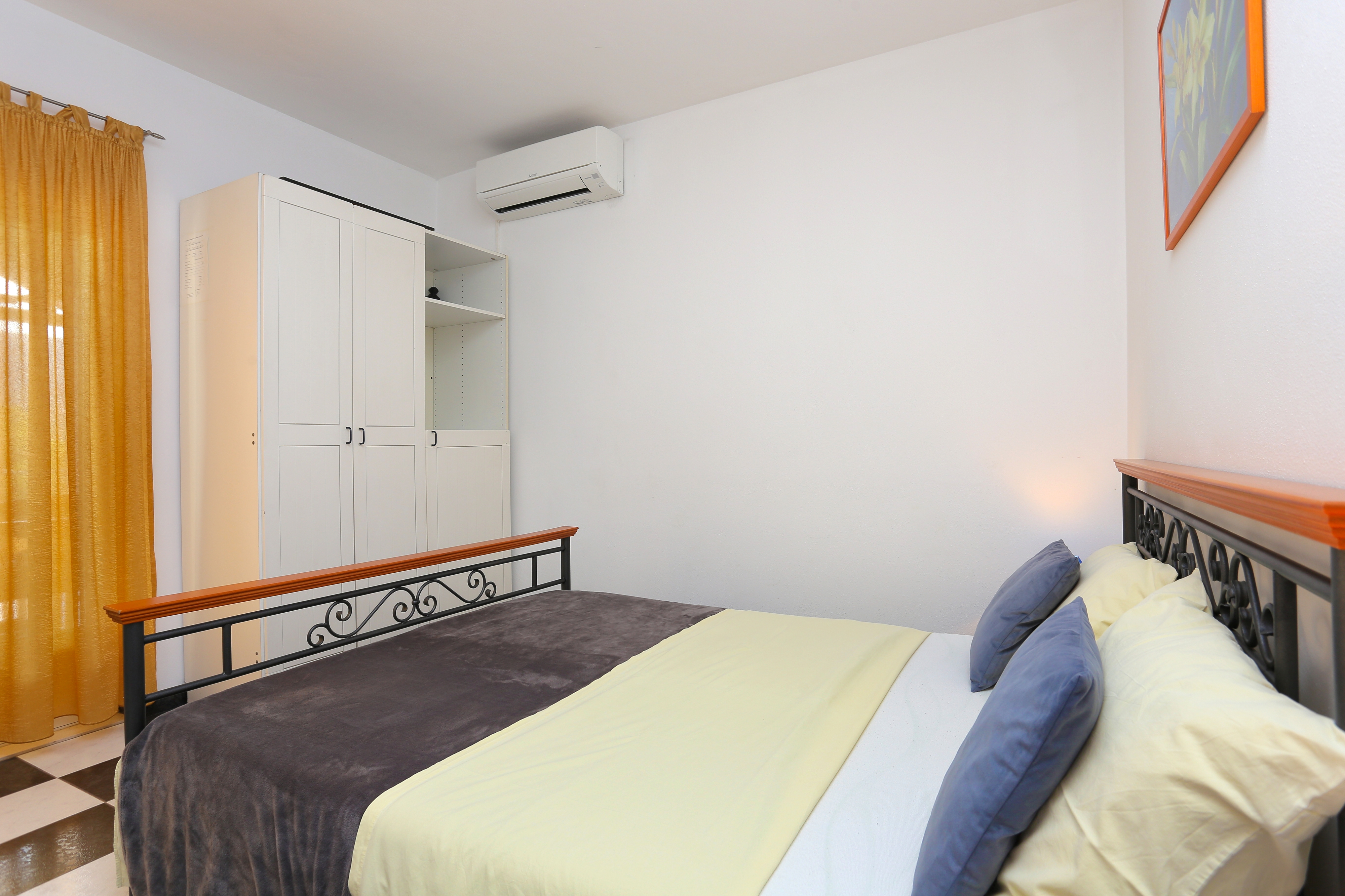 Three bedroom apartment near beach Poljica, Trogir  A-a