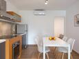 Blagovaonica Njivice, Blagovaonica u smještaju tipa apartment, kućni ljubimci dozvoljeni i WiFi.