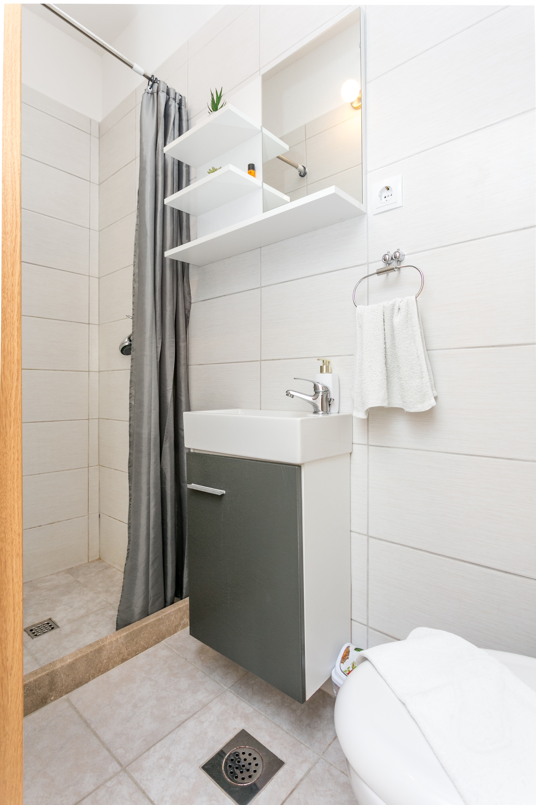 One bedroom apartment with terrace Marina, Trogir  A-a