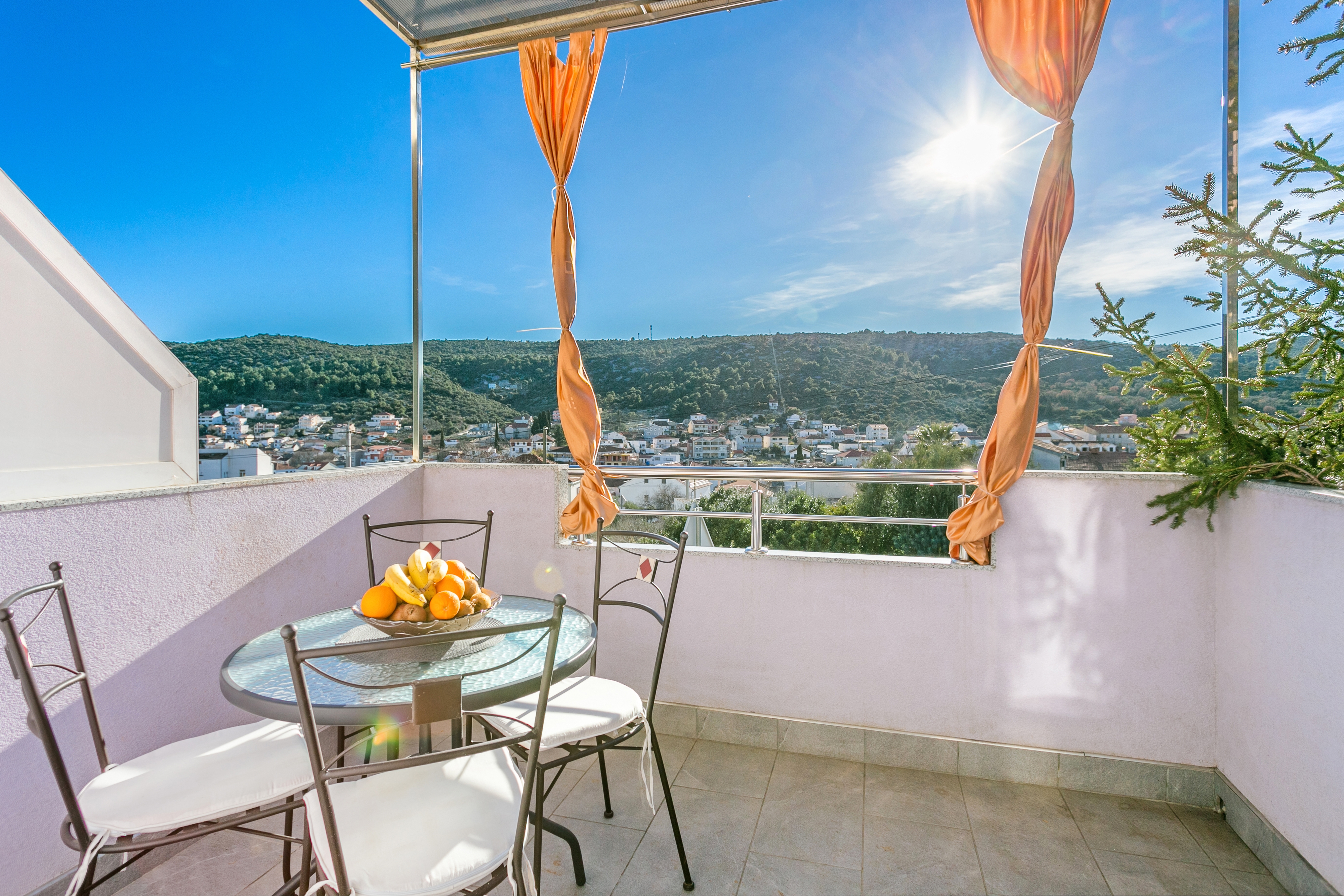 One bedroom apartment with terrace Marina, Trogir (A-17013-a)